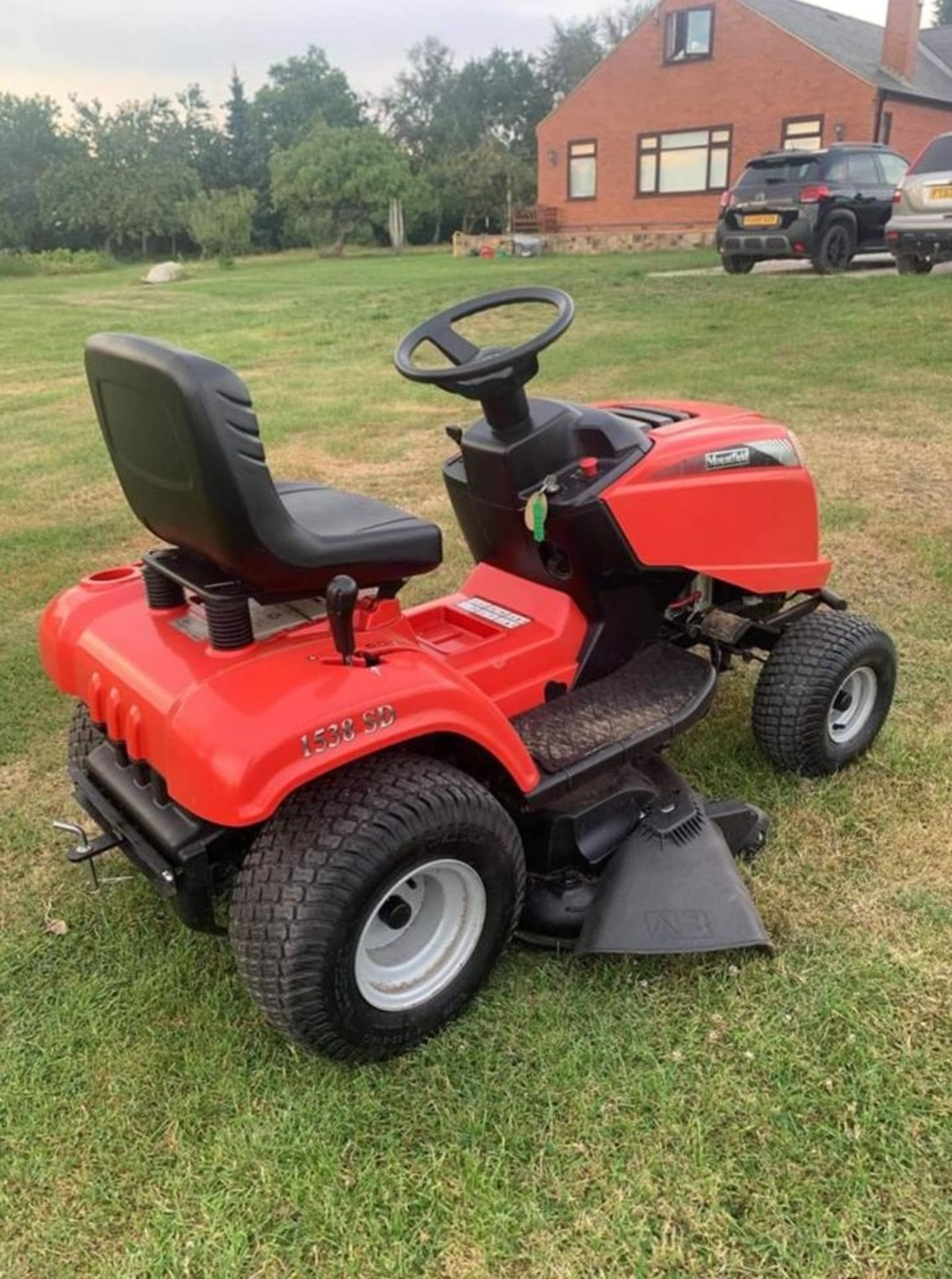 MOUNTFIELD 1538 SD RIDE ON LAWN MOWER, RUNS, DRIVES AND CUTS, EX DEMO CONDITION *NO VAT* - Image 4 of 5