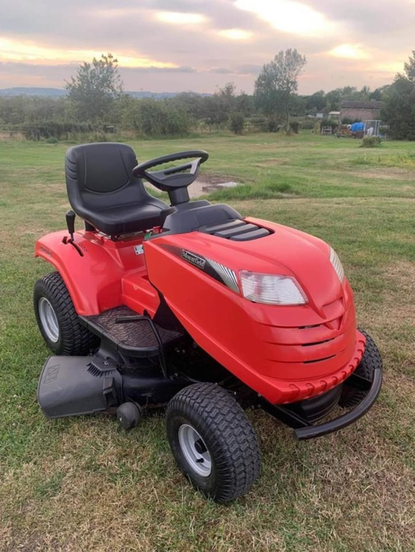 MOUNTFIELD 1538 SD RIDE ON LAWN MOWER, RUNS, DRIVES AND CUTS, EX DEMO CONDITION *NO VAT*