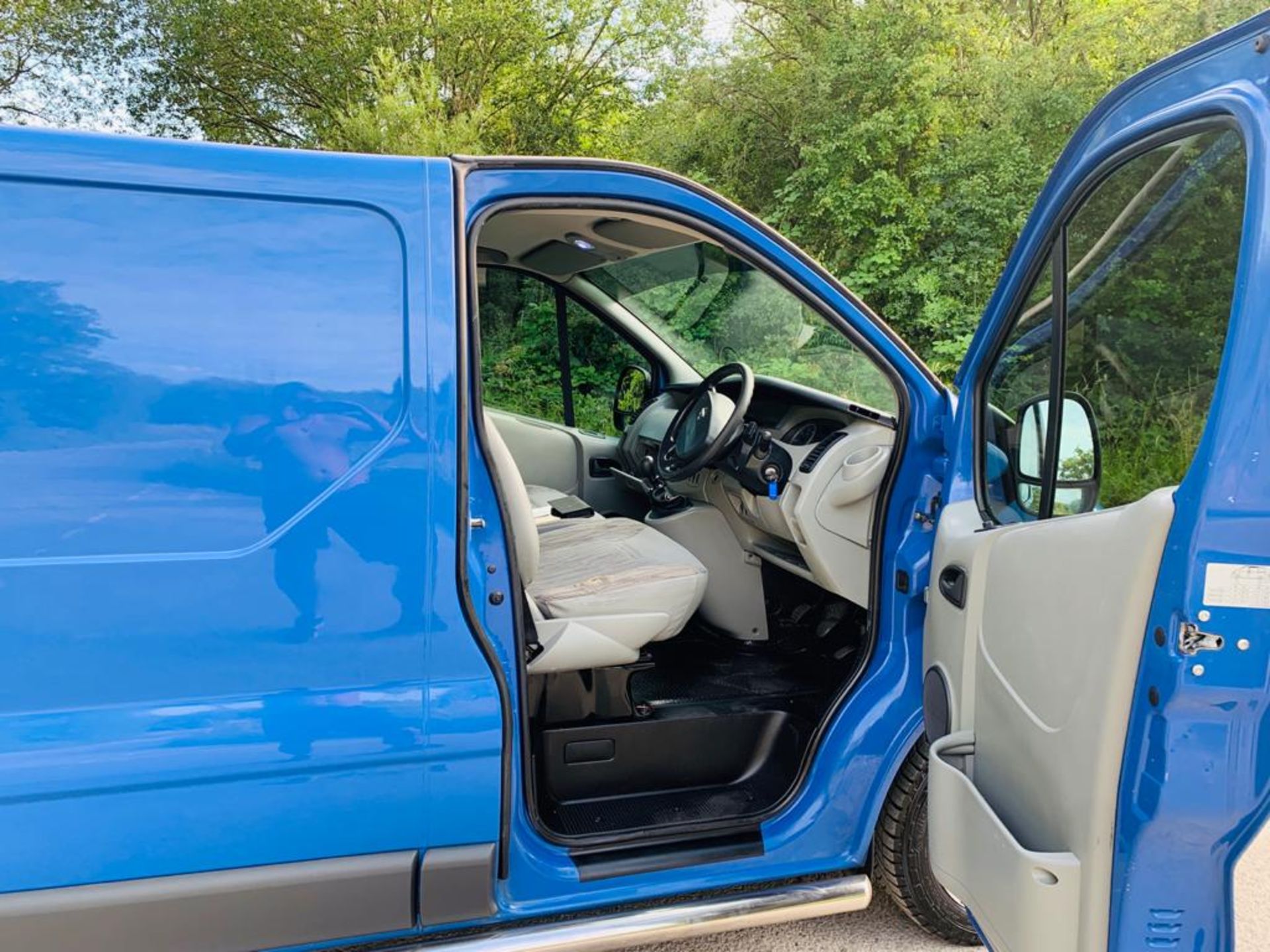 2009/09 REG NISSAN PRIMASTAR DCI 115 SE SWB 2.0 DIESEL BLUE PANEL VAN, SHOWING 1 FORMER KEEPER - Image 8 of 13