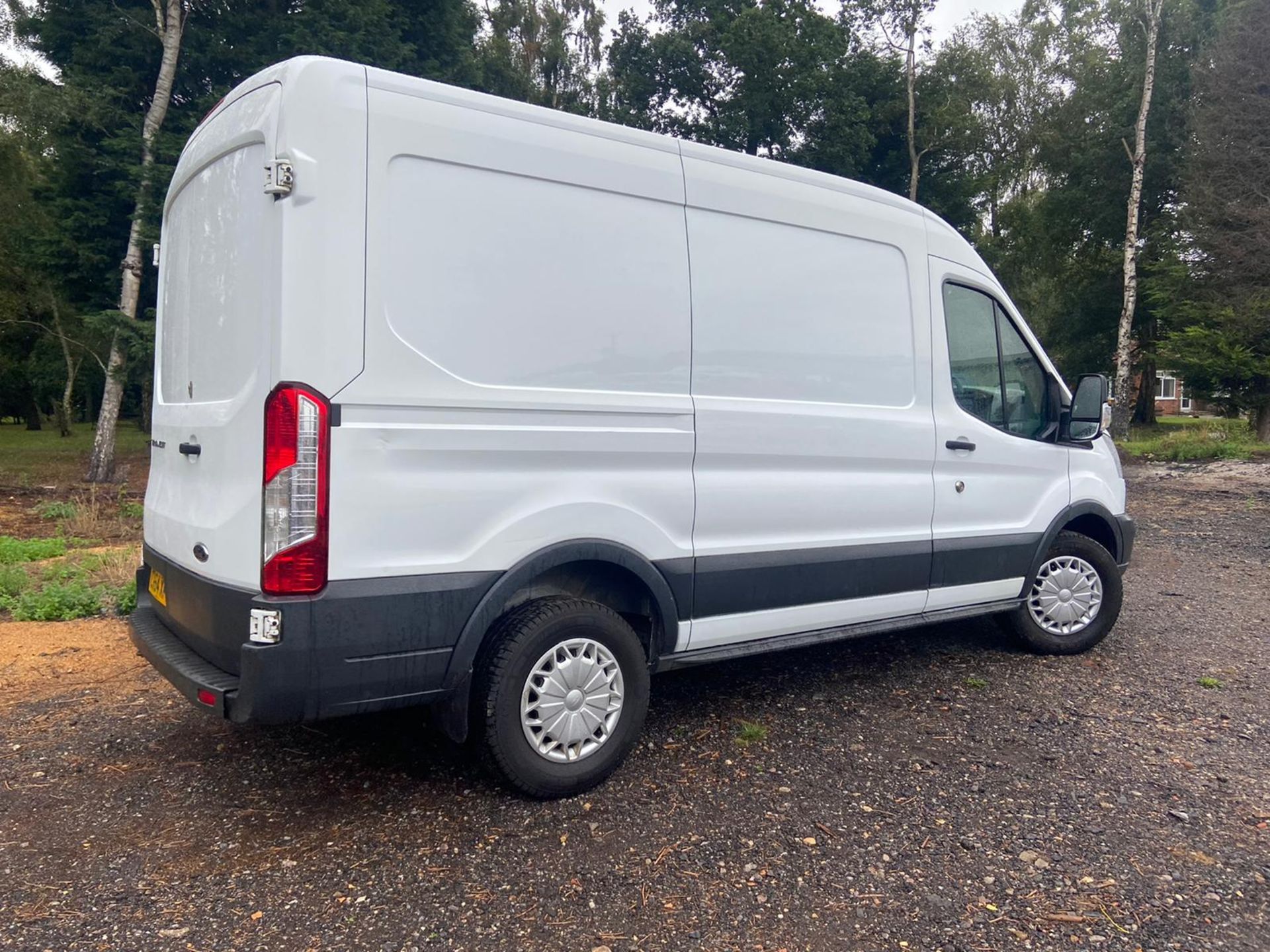 2014/64 REG FORD TRANSIT 330 ECONETIC 2.2 DIESEL WHITE PANEL VAN, SHOWING 0 FORMER KEEPERS - Image 6 of 8