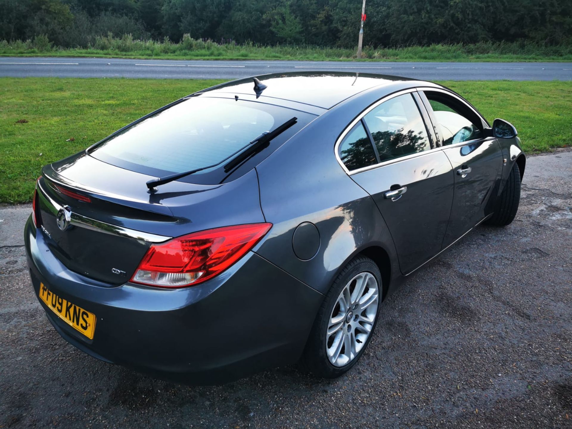 2009/09 REG VAUXHALL INSIGNIA SE NAV 160 CDTI 2.0 DIESEL 5DR HATCHBACK, SHOWING 2 FORMER KEEPERS - Image 7 of 22