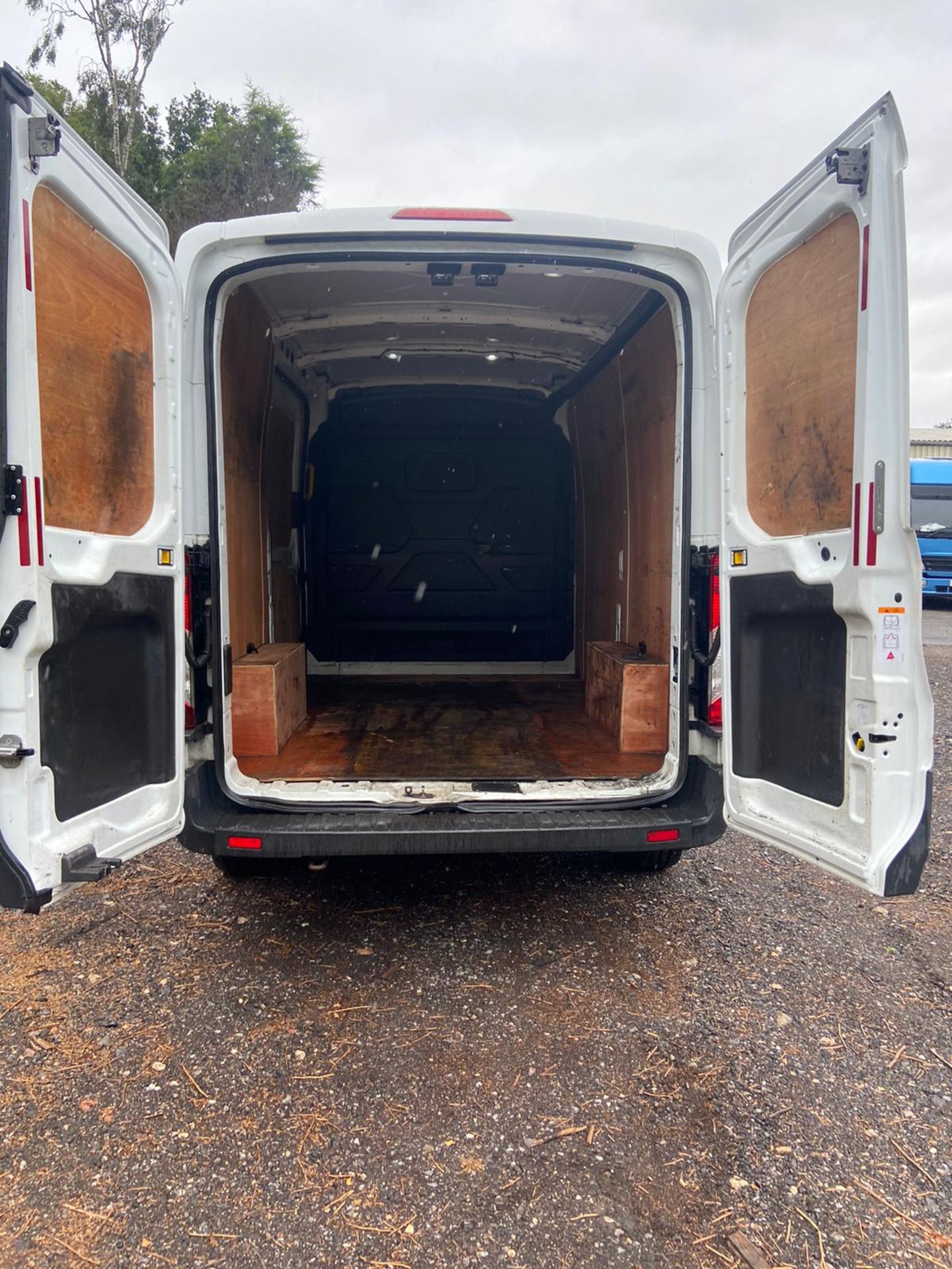 2014/64 REG FORD TRANSIT 330 ECONETIC 2.2 DIESEL WHITE PANEL VAN, SHOWING 0 FORMER KEEPERS - Image 7 of 8