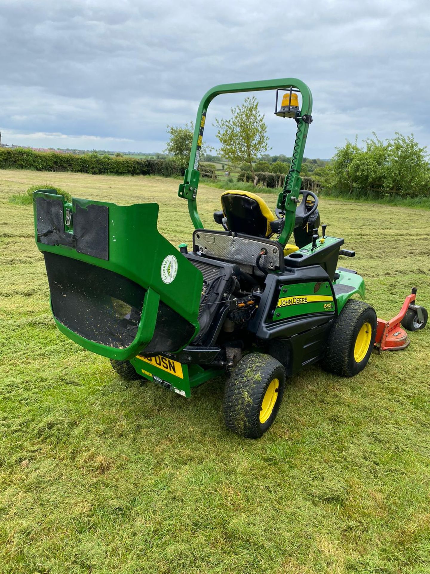 2016 JOHN DEERE 1580 TERRAIN CUT OUT FRONT RIDE ON LAWN MOWER, 4 WHEEL DRIVE, VERY LOW HOURS - 2374! - Image 4 of 8