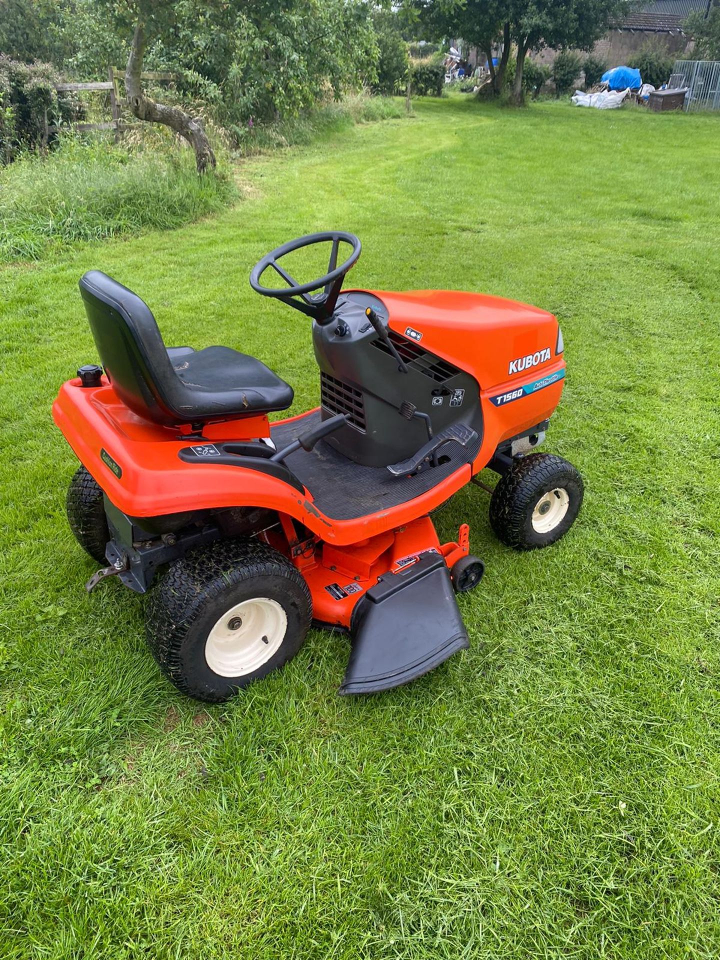 KUBOTA T1560 AUTO THROTTLE RIDE ON LAWN MOWER, RUNS, DRIVES AND CUTS *NO VAT* - Image 6 of 6