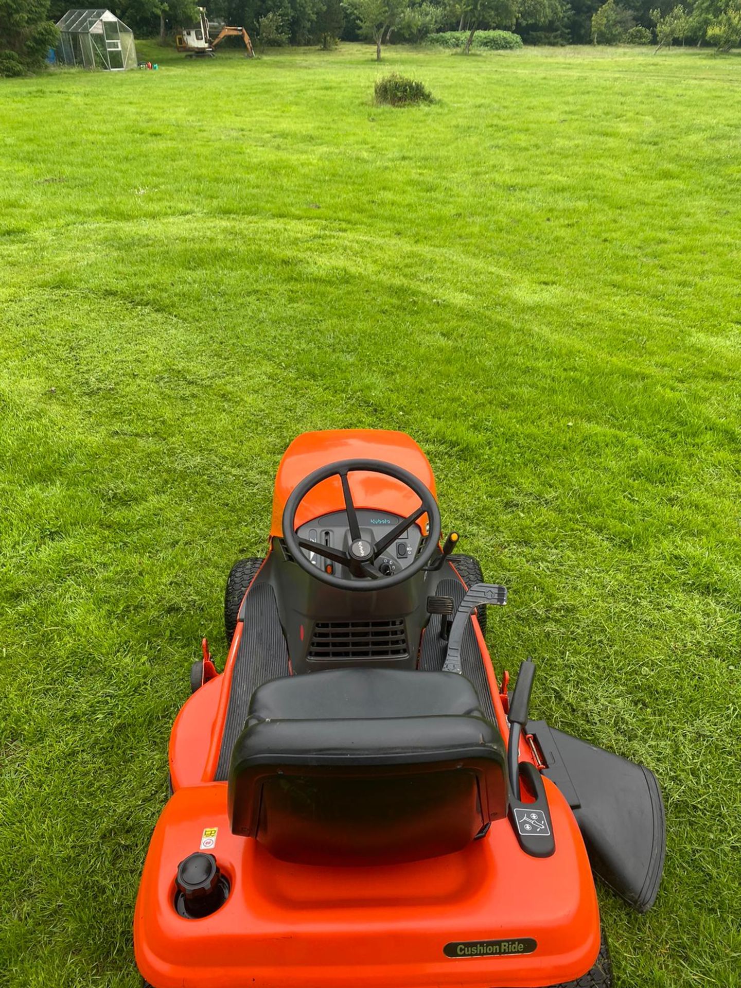 KUBOTA T1560 AUTO THROTTLE RIDE ON LAWN MOWER, RUNS, DRIVES AND CUTS *NO VAT* - Image 4 of 6