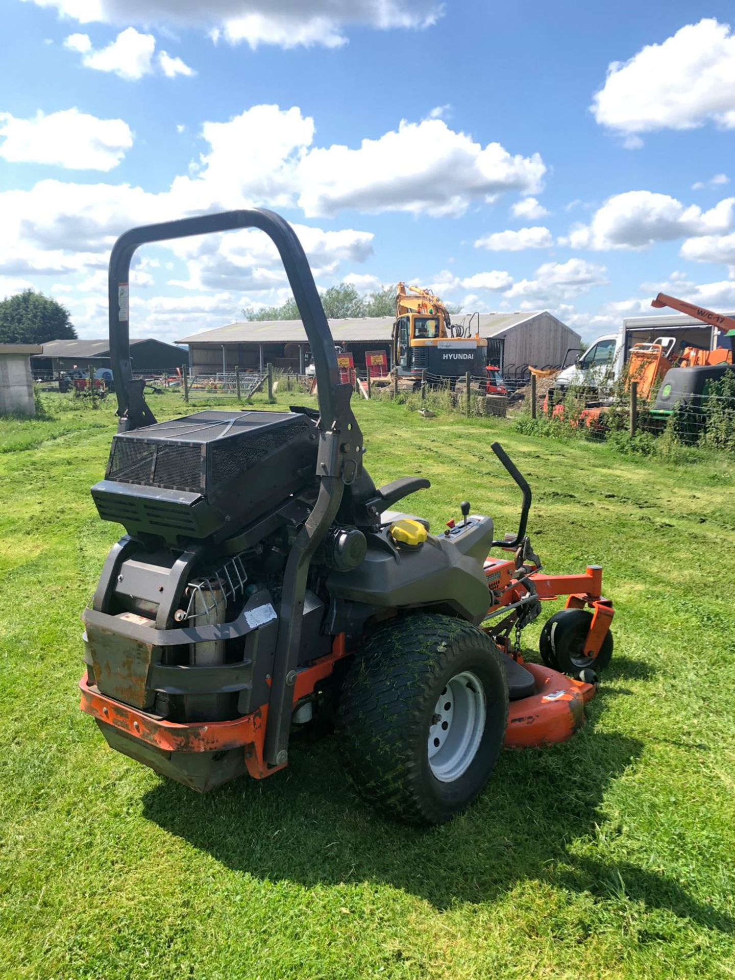 HUSQVARNA ZERO TURN RIDE ON LAWN MOWR, RUNS, WORKS AND CUTS, ONLY 900 HOURS FROM NEW *PLUS VAT* - Image 3 of 6