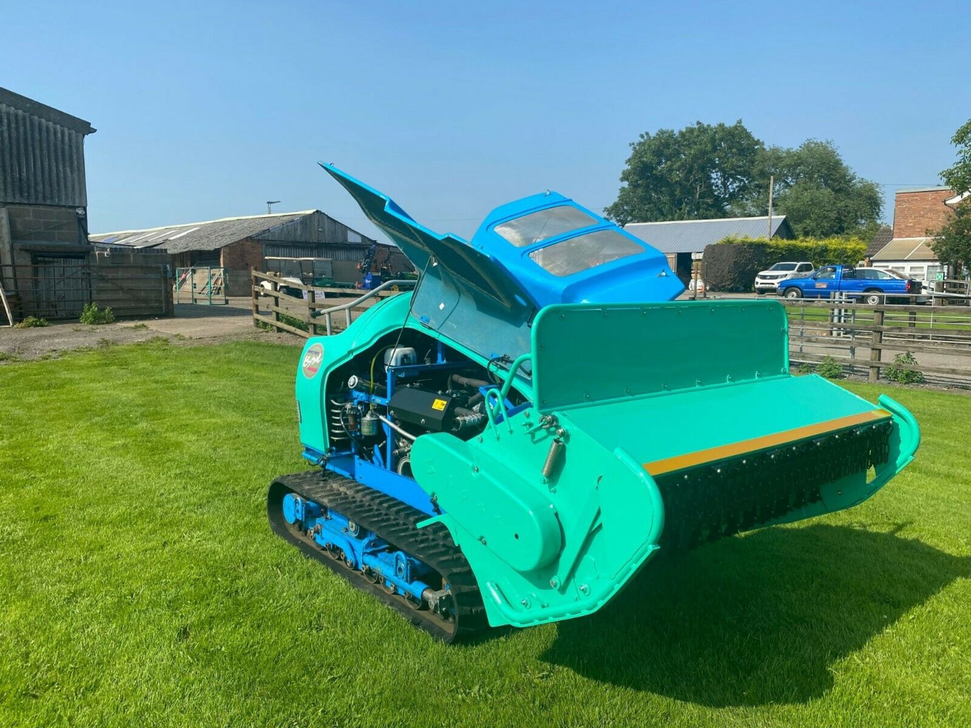 RIDE ON TRACKED BANK FLAIL MOWER, BARONESS HM1560K, YEAR 2017, ONLY 93 HOURS *PLUS VAT* - Image 3 of 8