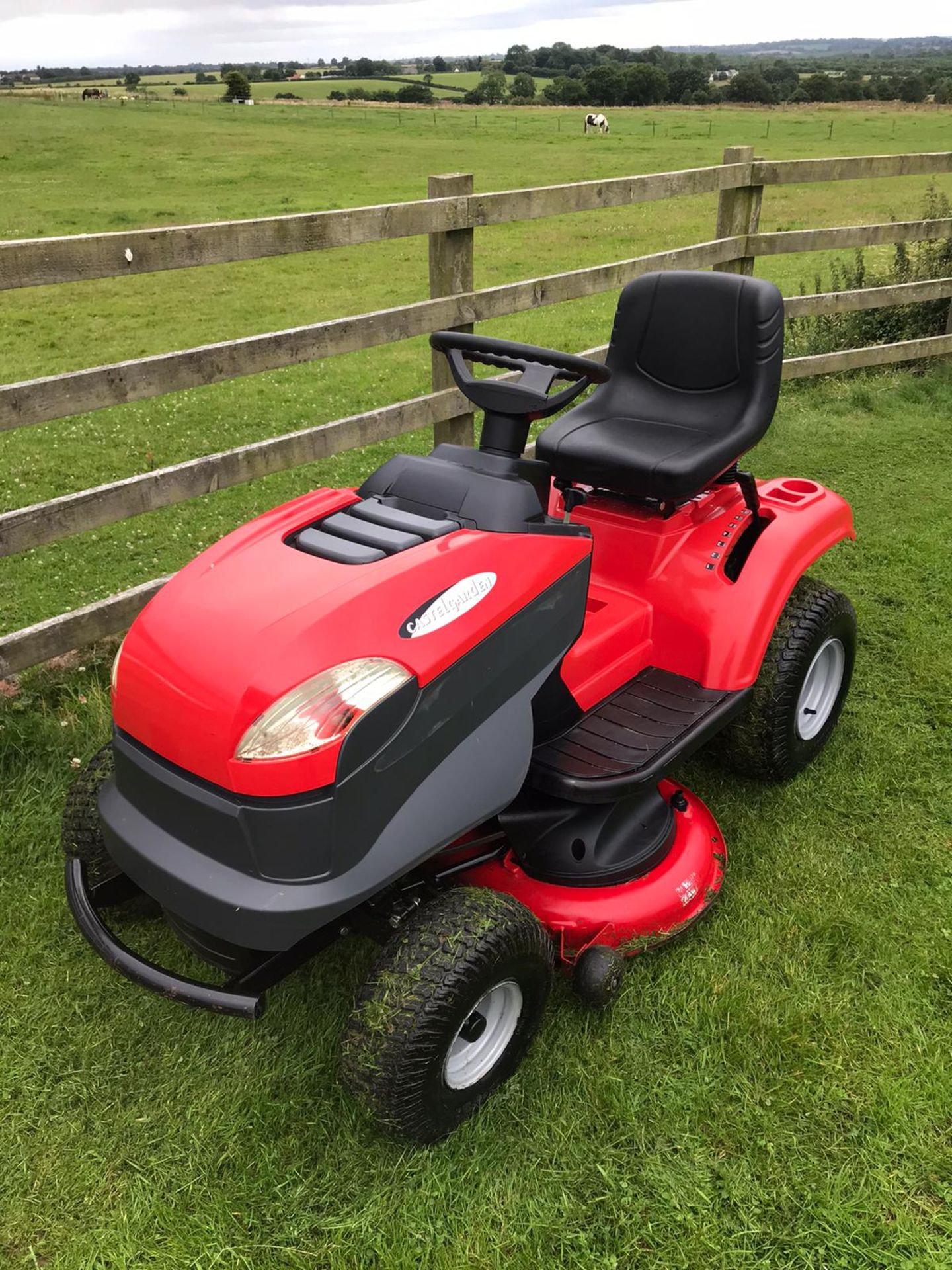 CASTLE GARDEN SDX 98 HYDRO RIDE ON MULCHER MOWER, RUNS, DRIVES AND CUTS, GREAT CONDITION *NO VAT* - Image 3 of 5