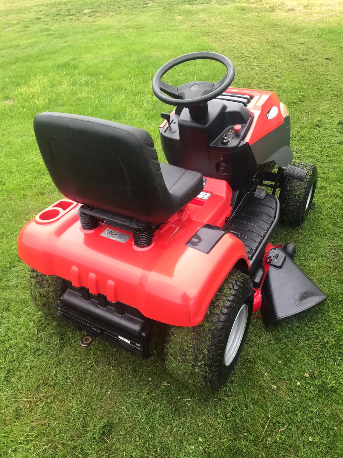 CASTLE GARDEN SDX 98 HYDRO RIDE ON MULCHER MOWER, RUNS, DRIVES AND CUTS, GREAT CONDITION *NO VAT* - Image 4 of 5