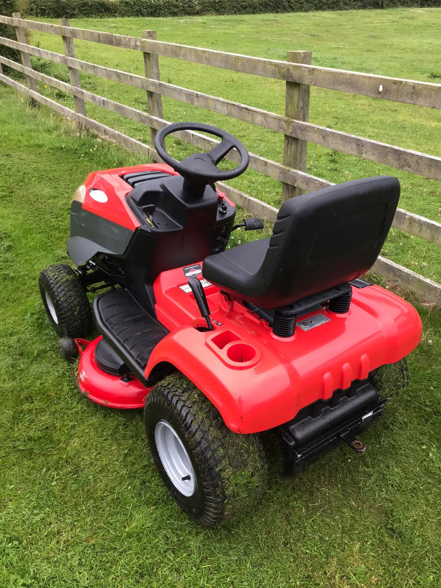 CASTLE GARDEN SDX 98 HYDRO RIDE ON MULCHER MOWER, RUNS, DRIVES AND CUTS, GREAT CONDITION *NO VAT* - Image 2 of 5