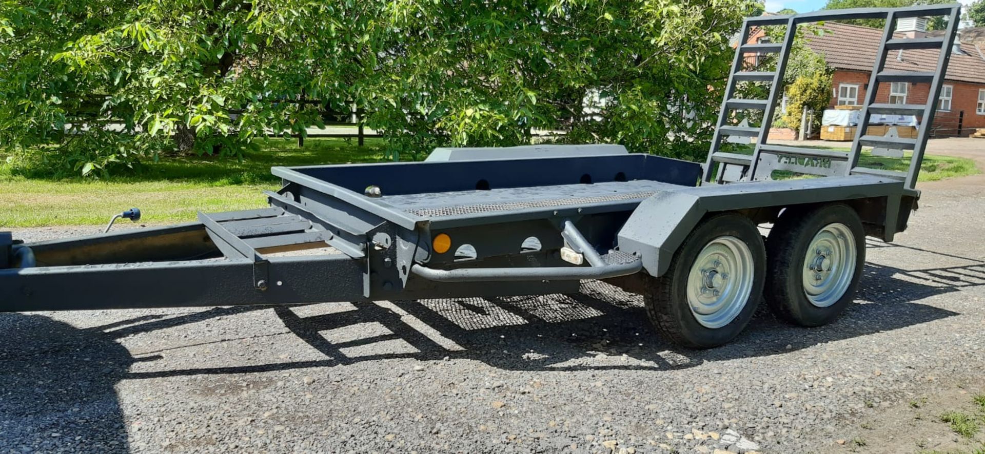 BRADLEY TWIN AXLE TOW-ABLE PLANT TRAILER WITH RAMP, MODEL S2600PT, YEAR 2010, 2600 KG GROSS *NO VAT* - Image 2 of 12