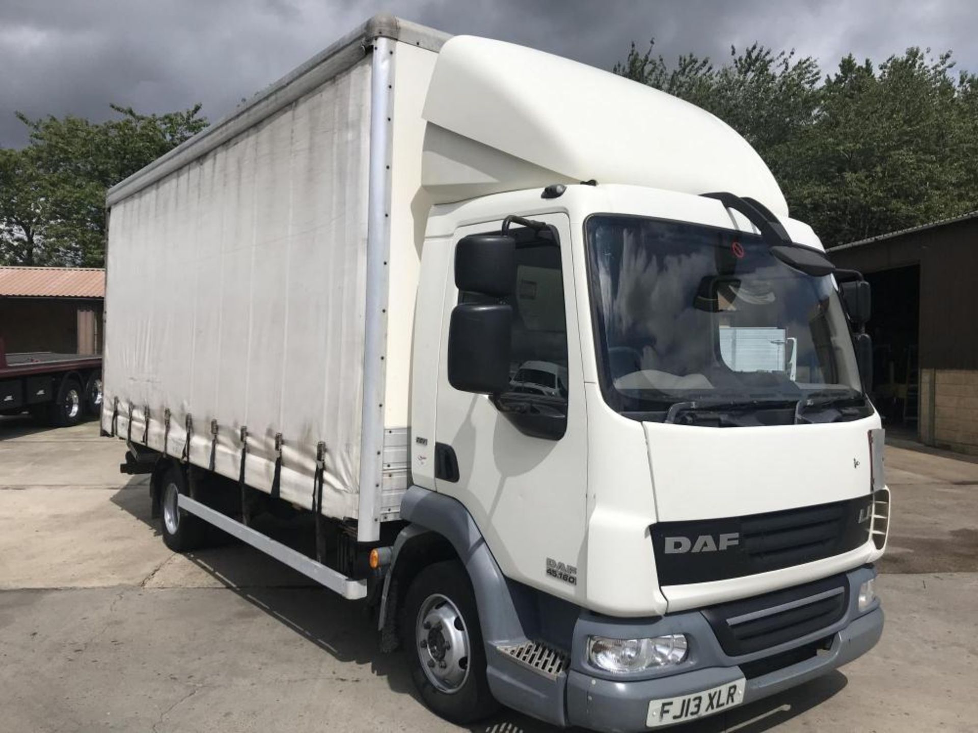 2013/13 REG DAF TRUCKS LF FA 45.160 FB WHITE CURTAIN SIDED LORRY, SHOWING 0 FORMER KEEPERS *PLUS VAT