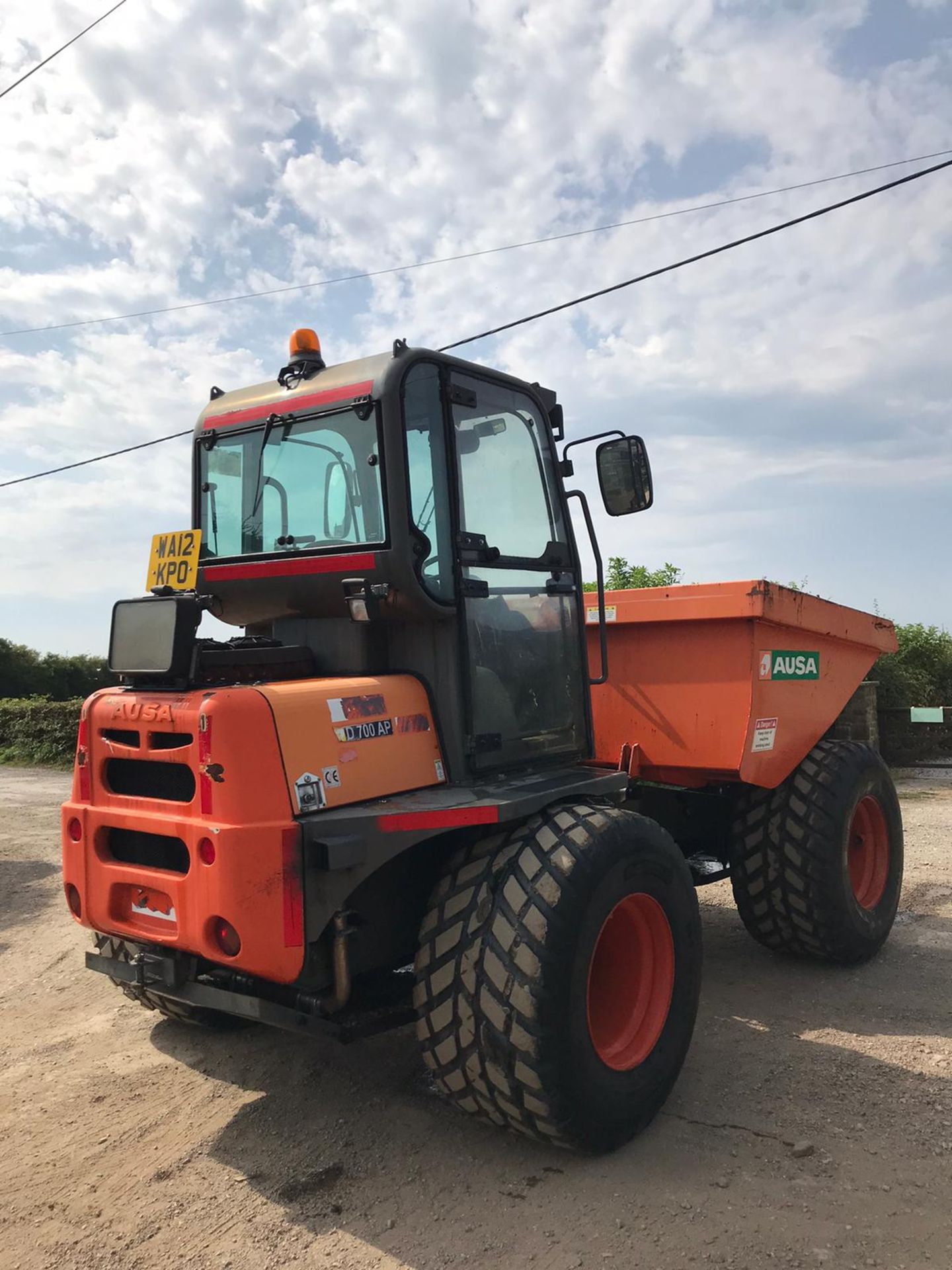 2012 AUSA 7 TON DUMPER, CABBED, AIR CONDITIONING, RUNS, DRIVES AND TIPS, ROAD REGISTERED *PLUS VAT* - Image 5 of 9