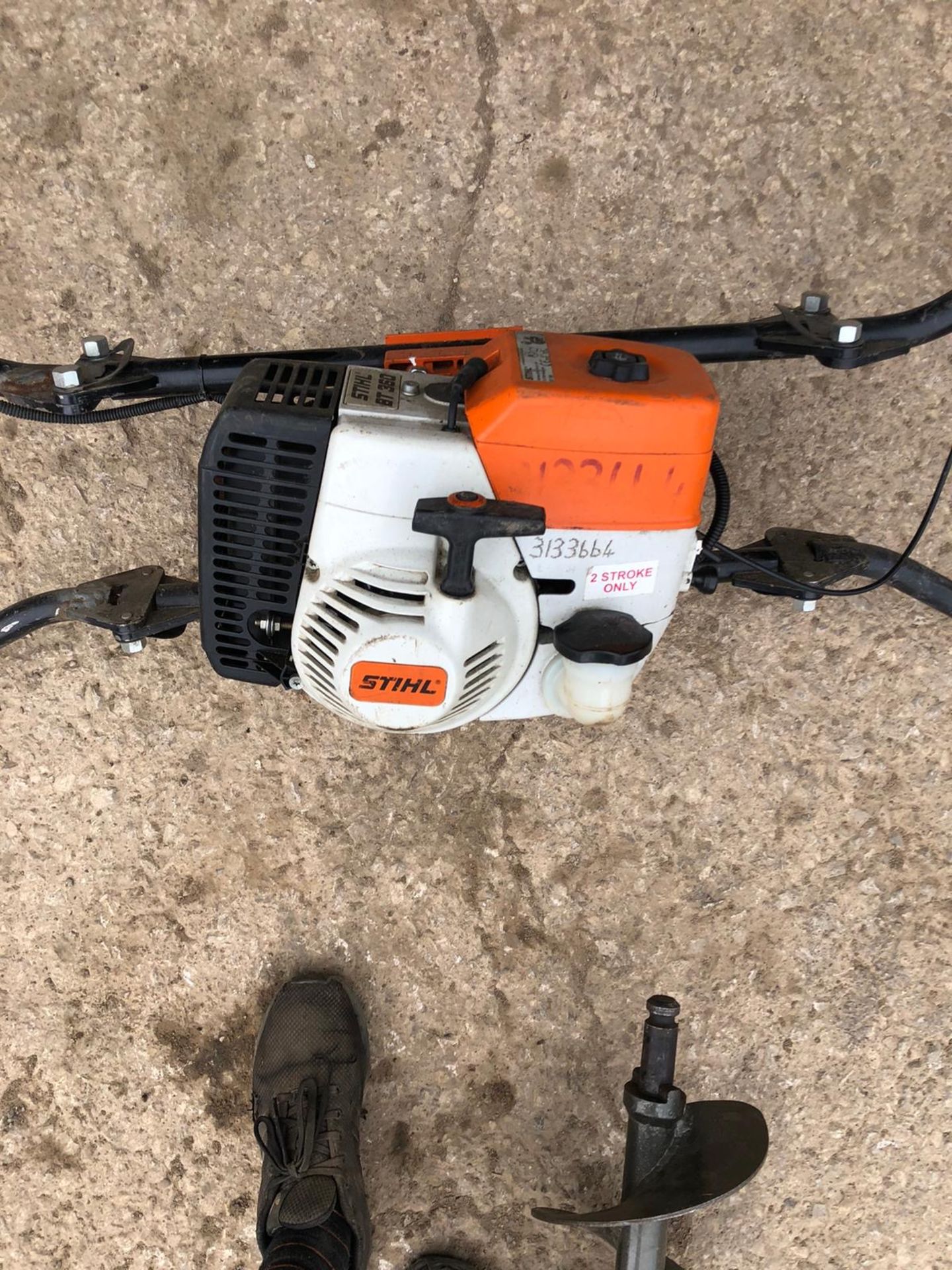 STIHL BT360 POST HOLE BORER 2 MAN, C/W AUGER *PLUS VAT* - Image 3 of 4