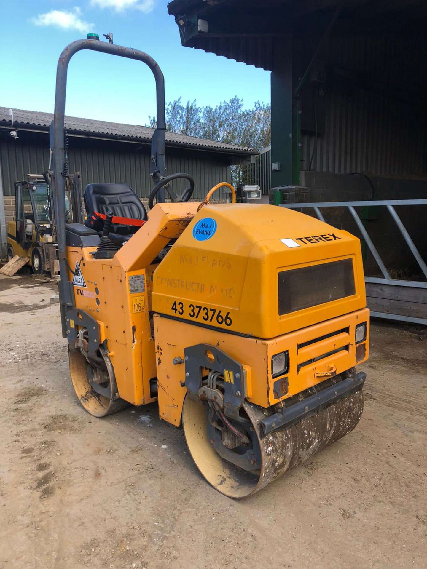 2012 TEREX TV800 RIDE ON TWIN DRUM VIBRATING ROLLER, 785 HOURS, RUNS, DRIVES AND VIBRATES *PLUS VAT*