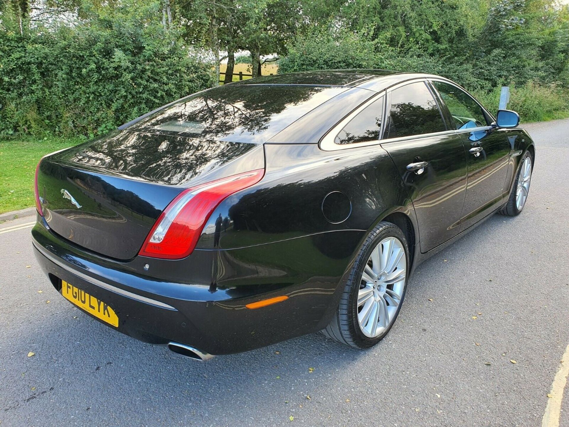 2010/10 REG JAGUAR XJ PREMIUM LUXURY V6 DIESEL AUTOMATIC BLACK 4 DOOR SALOON *NO VAT* - Image 7 of 12