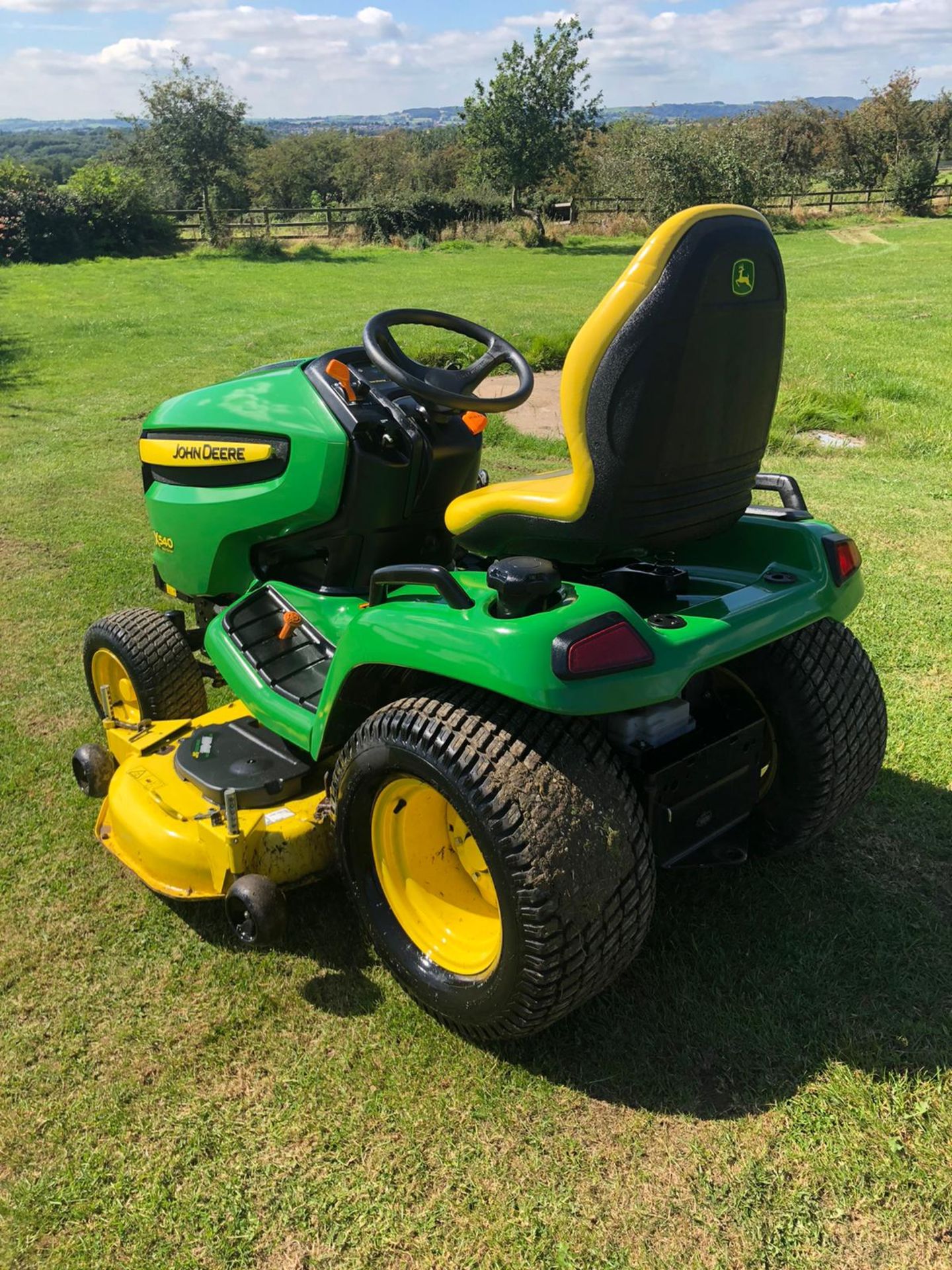 JOHN DEERE X540 DIESEL MULCHER LAWN MOWER, RUNS, DRIVES, CUTS, EX DEMO CONDITION, 315 HOURS *NO VAT* - Image 4 of 5