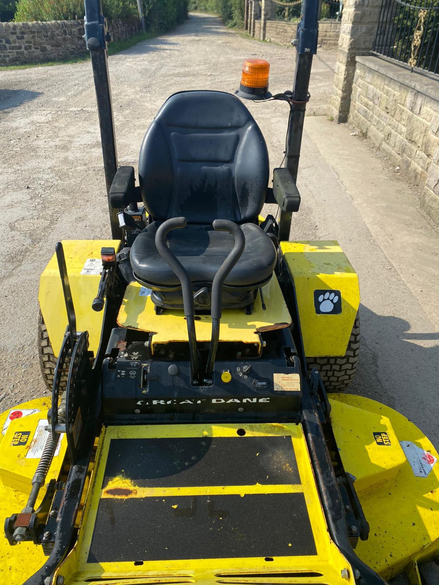 GREAT DANE ZERO TURN RIDE ON LAWN MOWER, RUNS, WORKS AND CUTS, 62 INCH CUTTING DECK, YEAR 2012 - Image 5 of 5