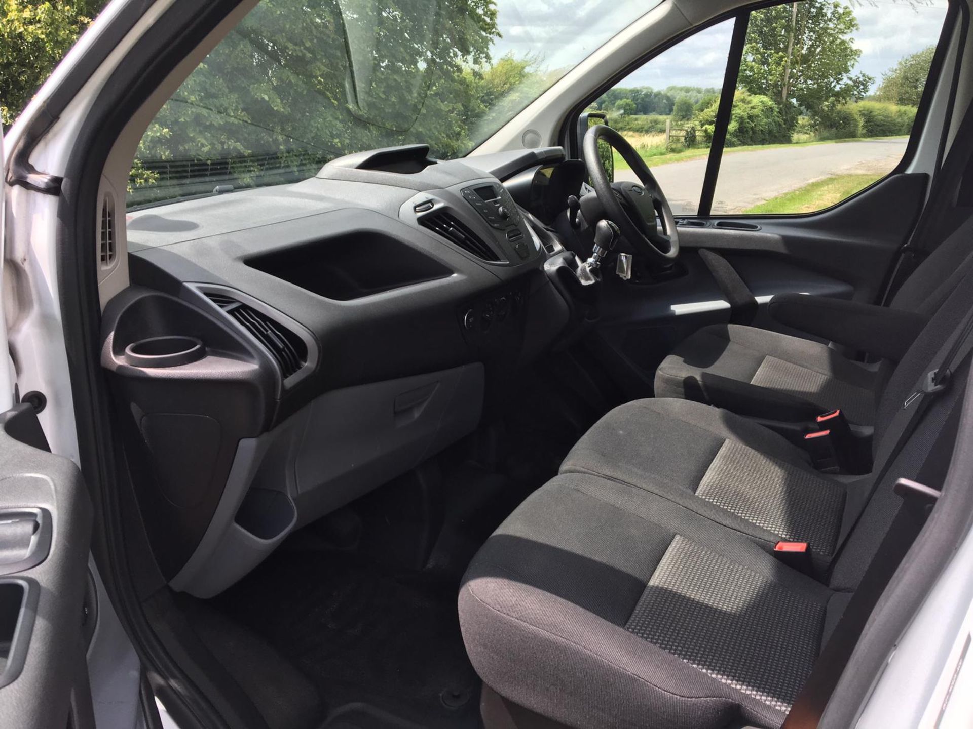 2017/17 REG FORD TRANSIT CUSTOM 290 2.0 DIESEL WHITE PANEL VAN, SHOWING 0 FORMER KEEPERS *PLUS VAT* - Image 10 of 14