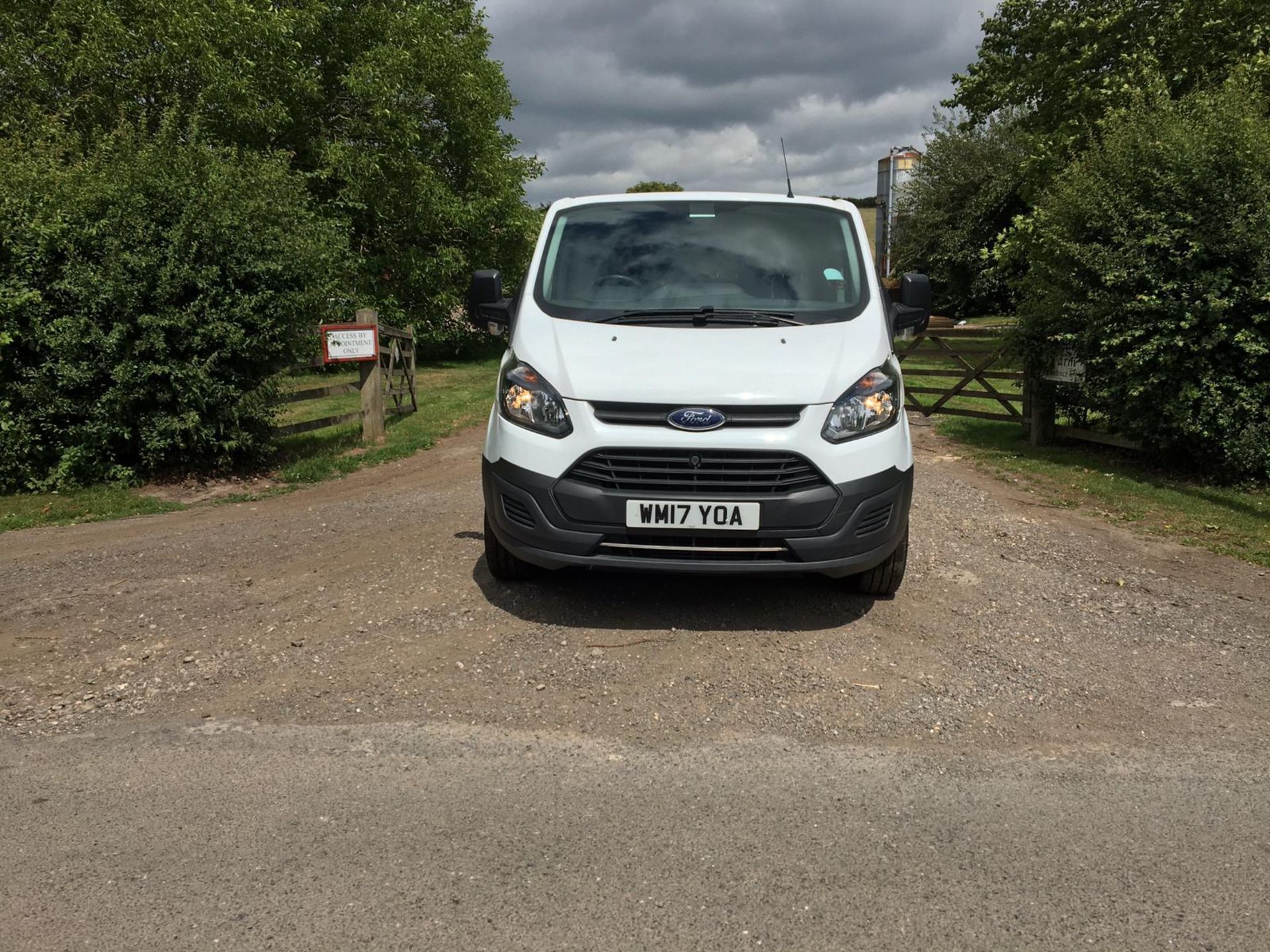 2017/17 REG FORD TRANSIT CUSTOM 290 2.0 DIESEL WHITE PANEL VAN, SHOWING 0 FORMER KEEPERS *PLUS VAT* - Image 2 of 14