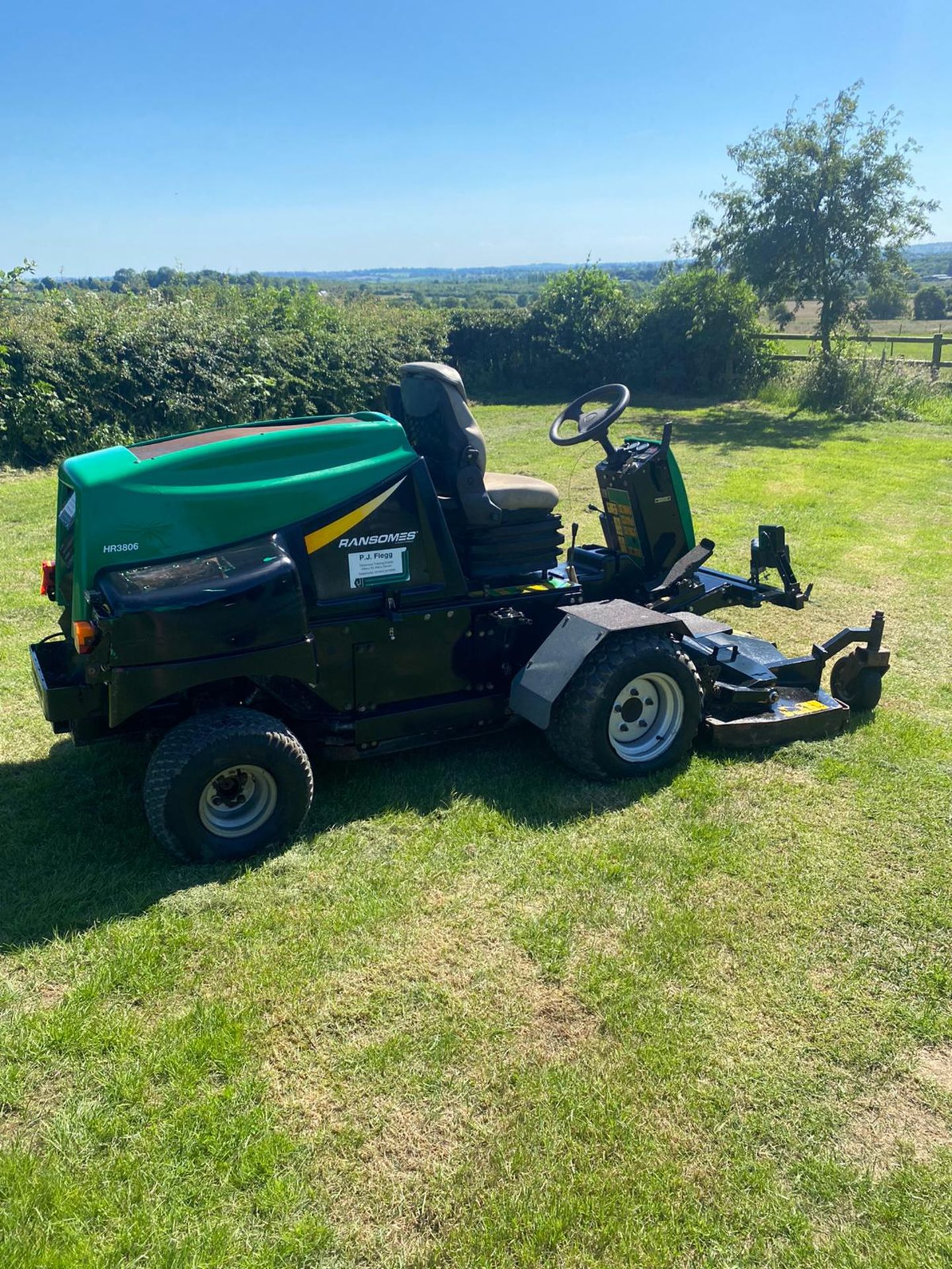 RANSOMES HR3806 OUT FRONT MOWER, RUNS, DRIVES AND CUTS, 38HP 3 CYLINDER KUBOTA ENGINE *PLUS VAT* - Image 4 of 6