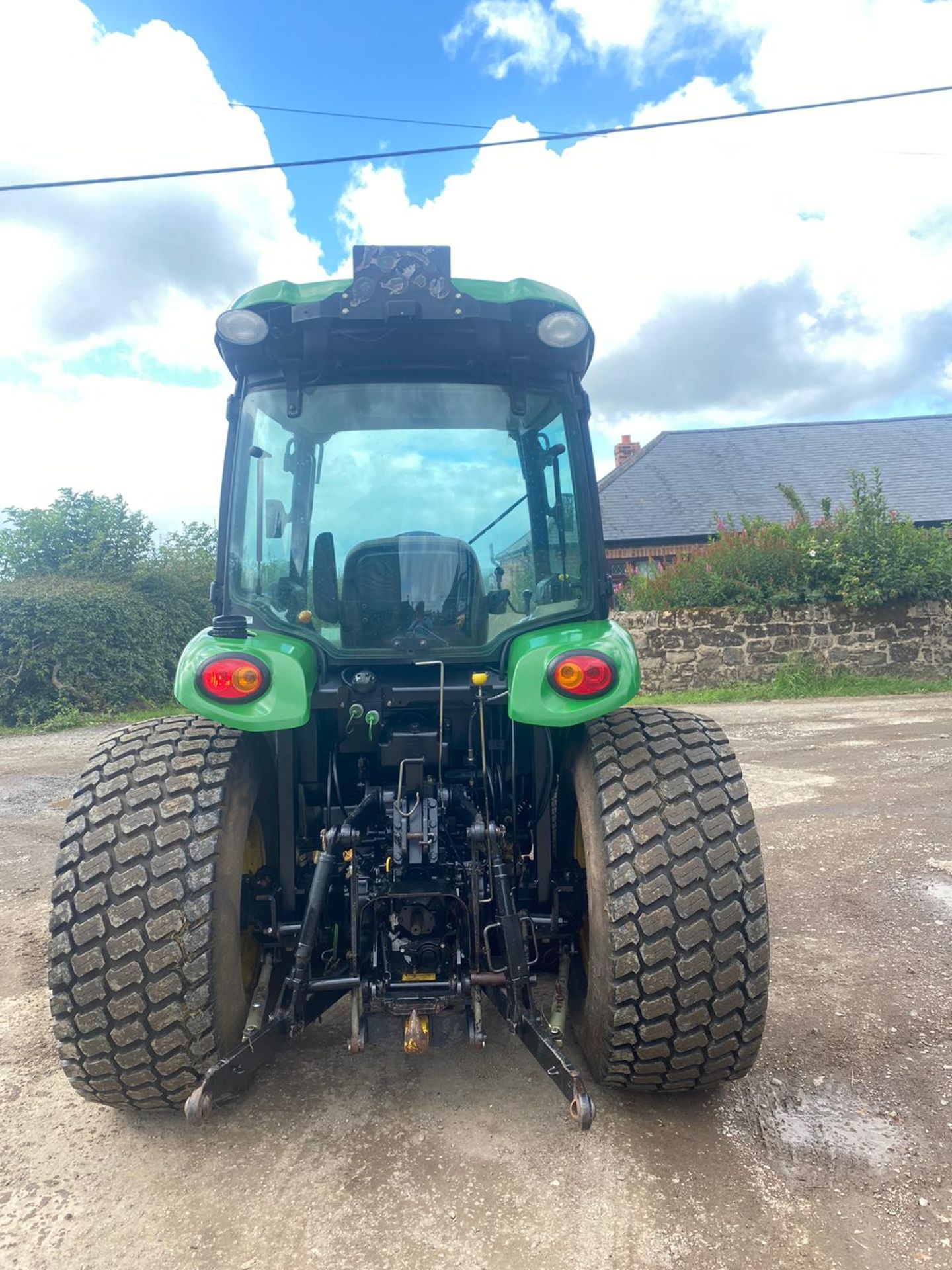 JOHN DEERE 4720 TRACTOR WITH UNDERSLUNG MOWER, 50HP TRACTOR WITH FULL GLASS CAB *PLUS VAT* - Image 4 of 9