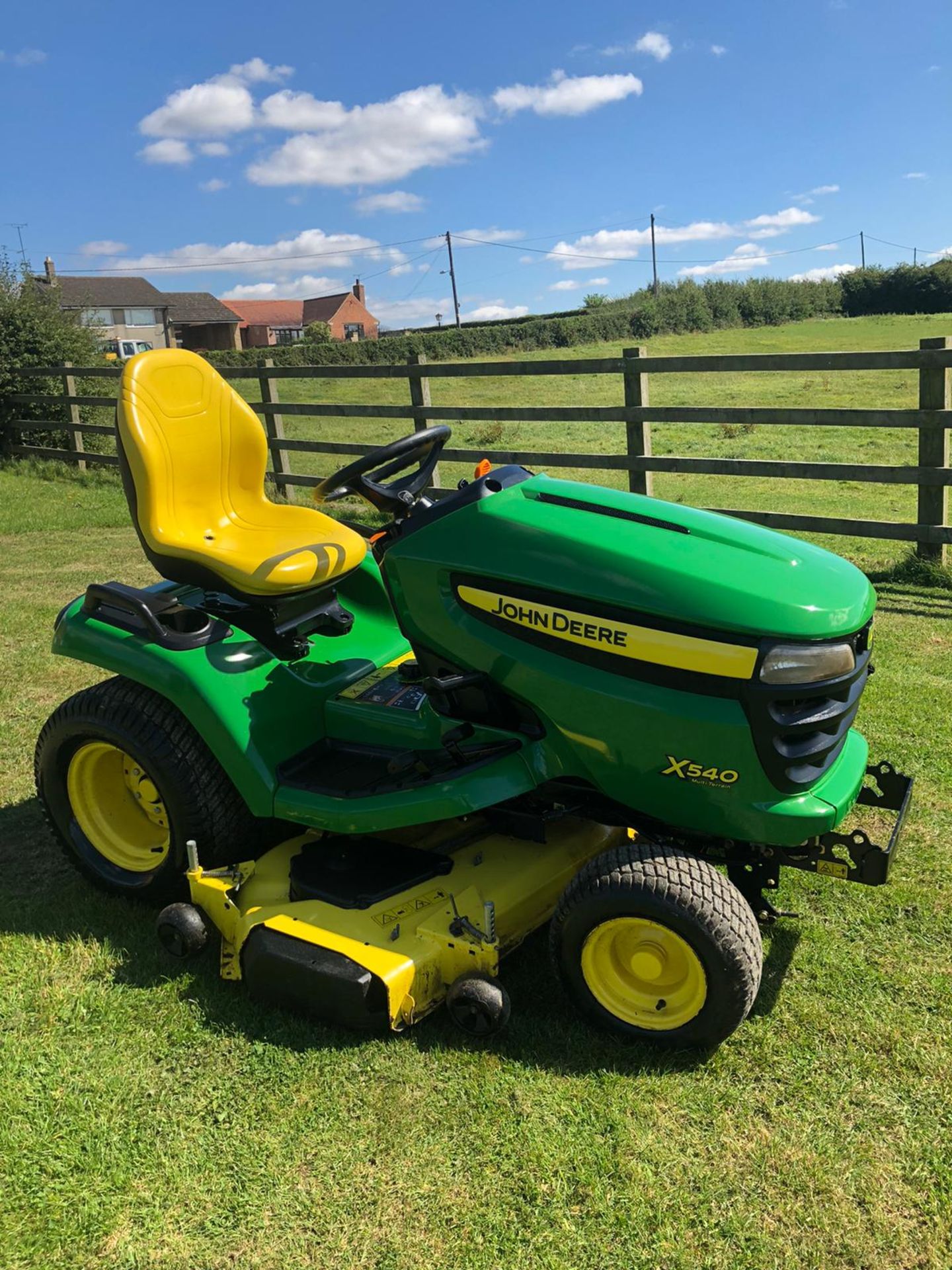 JOHN DEERE X540 DIESEL MULCHER LAWN MOWER, RUNS, DRIVES, CUTS, EX DEMO CONDITION, 315 HOURS *NO VAT*