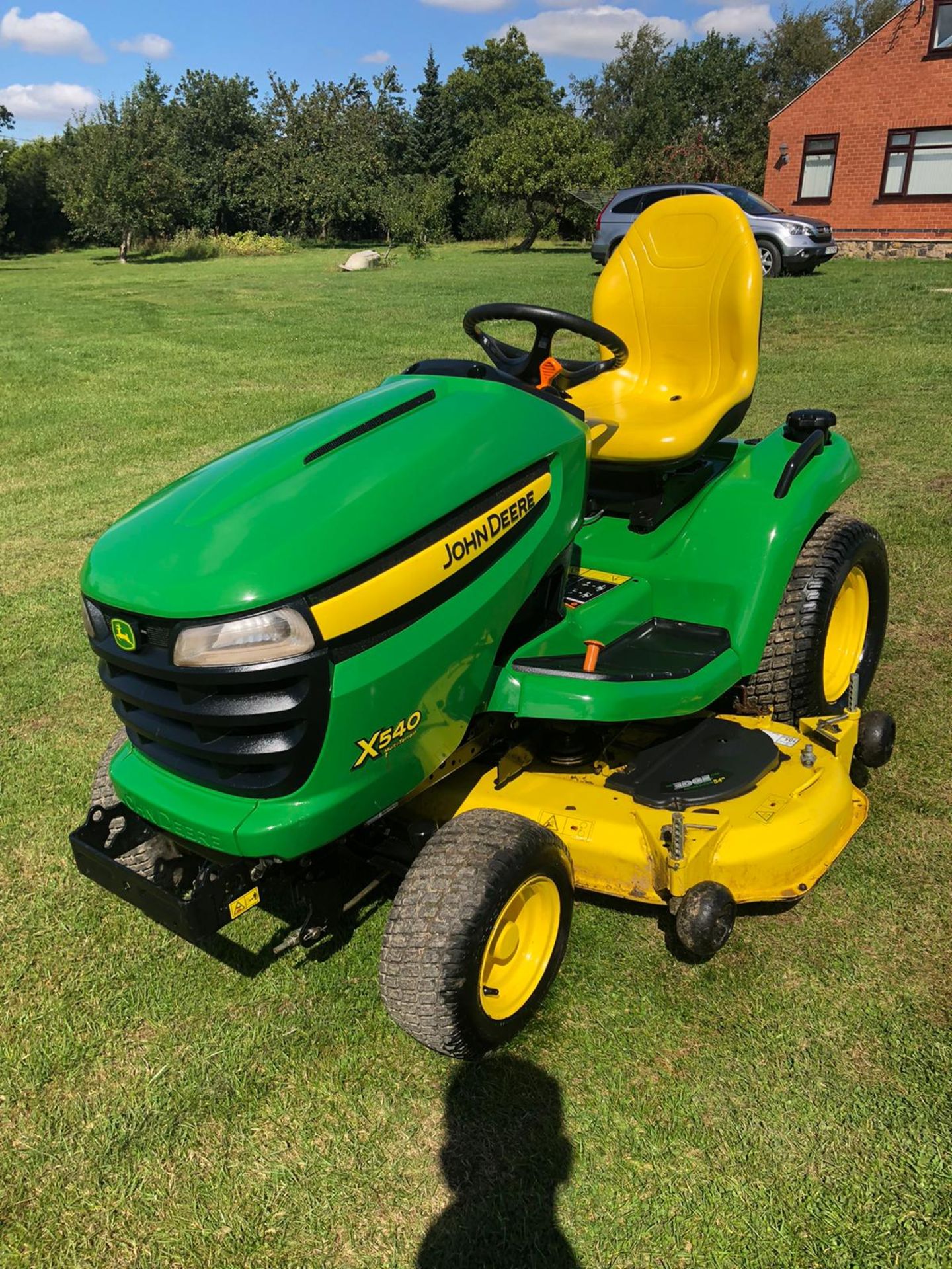 JOHN DEERE X540 DIESEL MULCHER LAWN MOWER, RUNS, DRIVES, CUTS, EX DEMO CONDITION, 315 HOURS *NO VAT* - Image 3 of 5