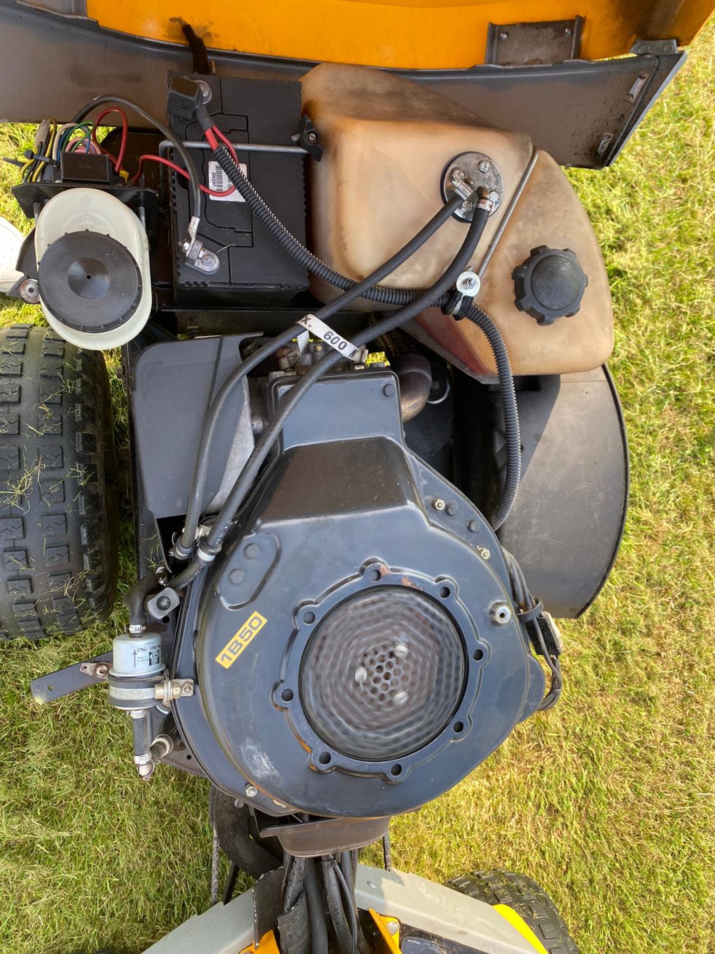 STIGA PARK 4WD DIESEL RIDE ON LAWN MOWER, HYDRAULIC UP AND DOWN DECK, RUNS, WORKS AND CUTS *NO VAT* - Image 5 of 5