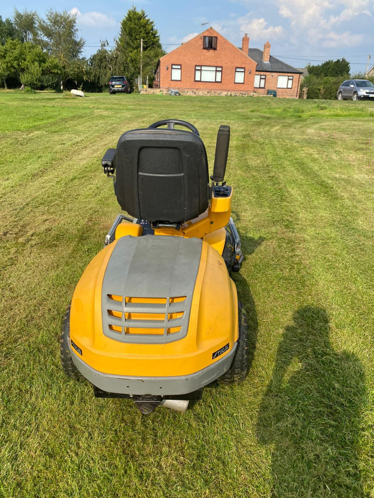 STIGA PARK 4WD DIESEL RIDE ON LAWN MOWER, HYDRAULIC UP AND DOWN DECK, RUNS, WORKS AND CUTS *NO VAT* - Image 2 of 5