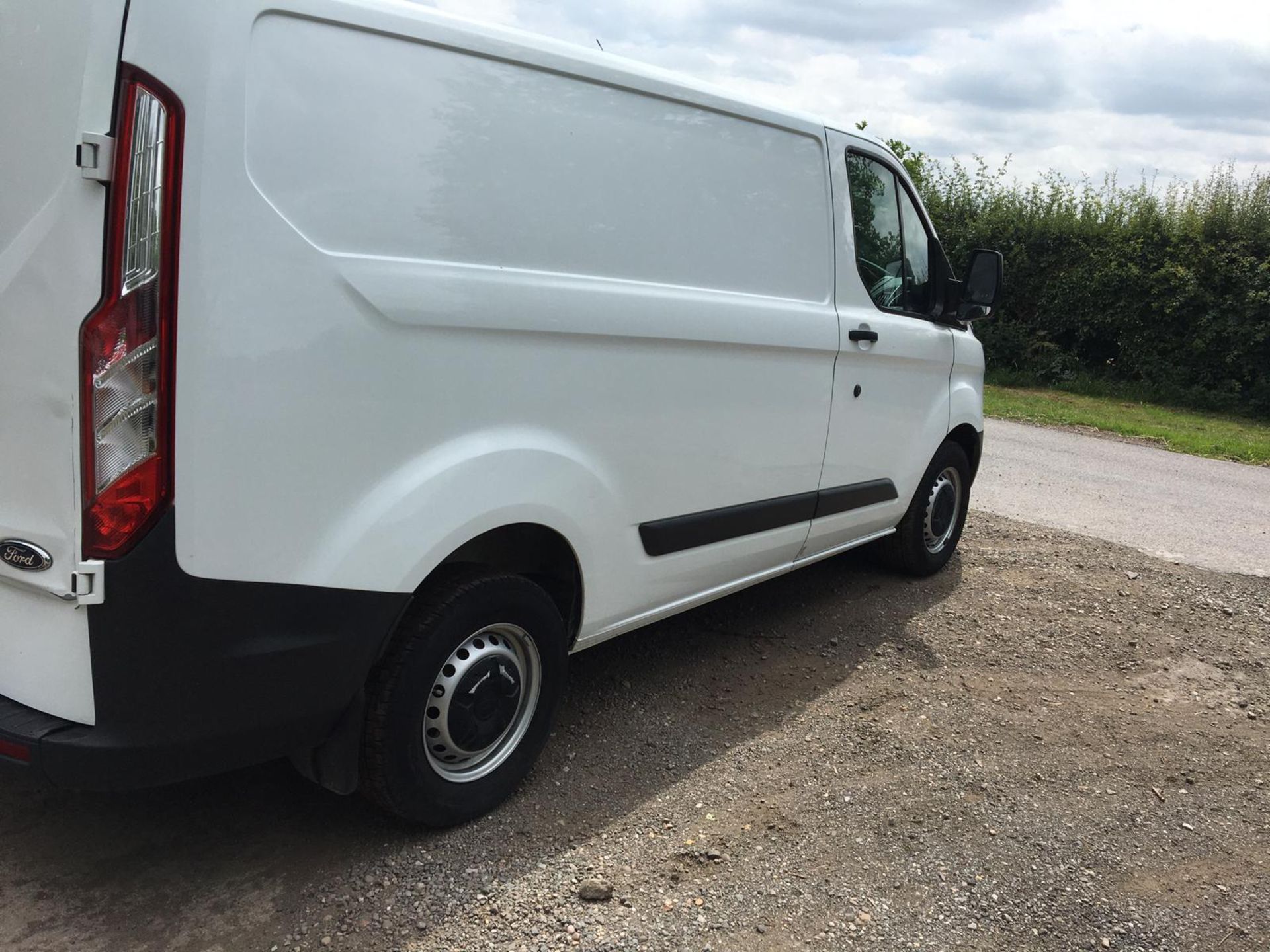 2017/17 REG FORD TRANSIT CUSTOM 290 2.0 DIESEL WHITE PANEL VAN, SHOWING 0 FORMER KEEPERS *PLUS VAT* - Image 7 of 14