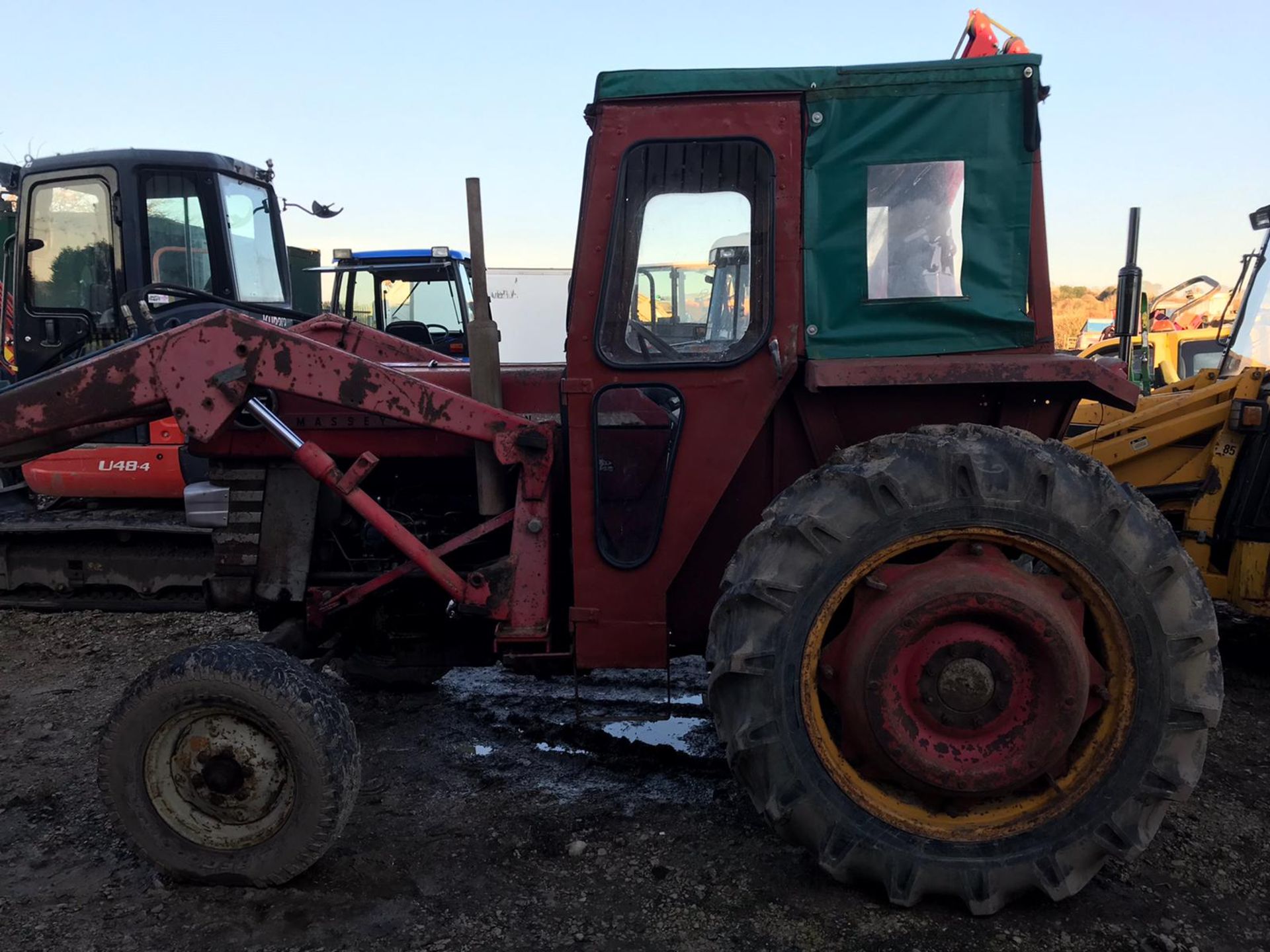 MASSEY FERGUSON 165 TRACTOR, C/W FRONT LOADER ATTACHMENT, RUNS AND WORKS *PLUS VAT* - Image 3 of 6