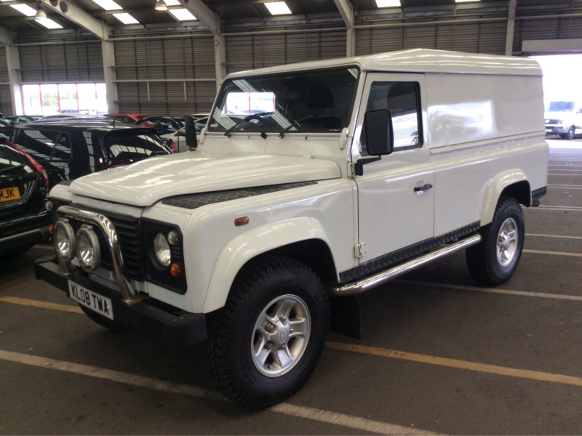 2008/08 REG LAND ROVER 110 DEFENDER DCB HARD TOP LWB 2.4 DIESEL, SHOWING 2 FORMER KEEPERS *NO VAT* - Image 2 of 8