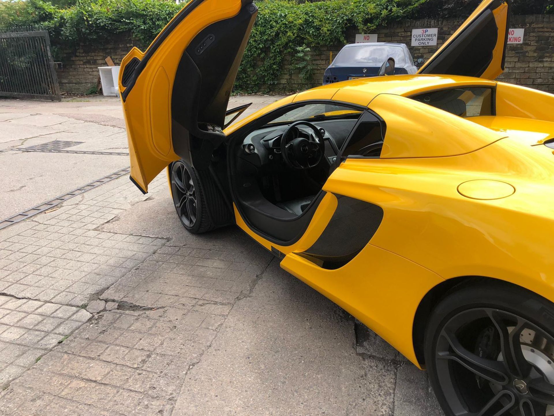 2012 MCLAREN MP4-12C SPIDER, 12,000 MILES LEFT HAND DRIVE SOLD WITH NOVA *NO VAT* - Image 7 of 13