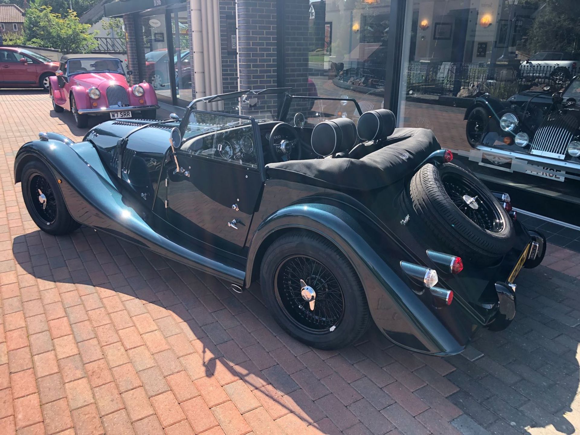 2018/18 REG MORGAN ROADSTER 3.7 PETROL GREEN CONVERTIBLE, SHOWING 0 FORMER KEEPERS *NO VAT* - Image 2 of 4