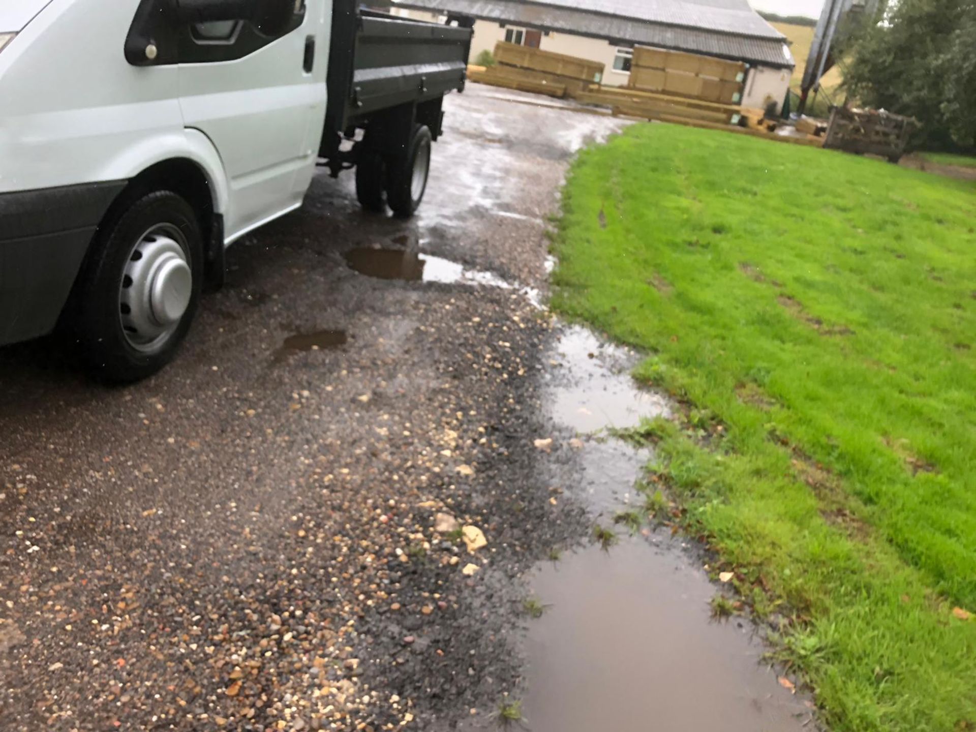 2008/08 REG FORD TRANSIT 100 T350M RWD 2.4 DIESEL WHITE TIPPER DROPSIDE, SHOWING 0 FORMER KEEPERS - Image 3 of 13