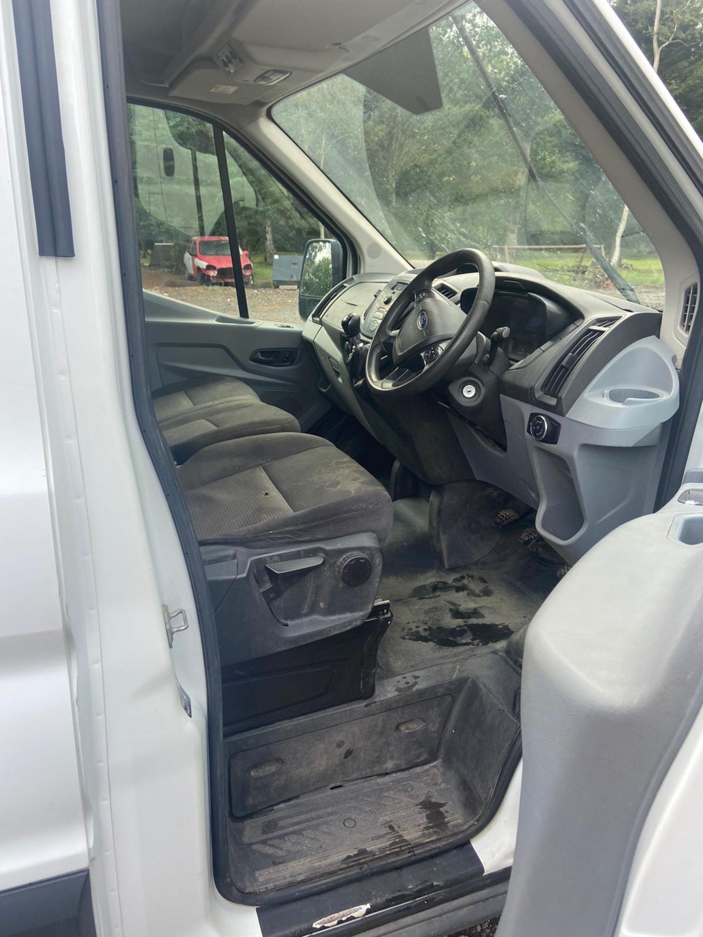 2015/15 REG FORD TRANSIT 350 2.2 DIESEL WHITE PANEL VAN, SHOWING 0 FORMER KEEPERS *PLUS VAT* - Image 8 of 12