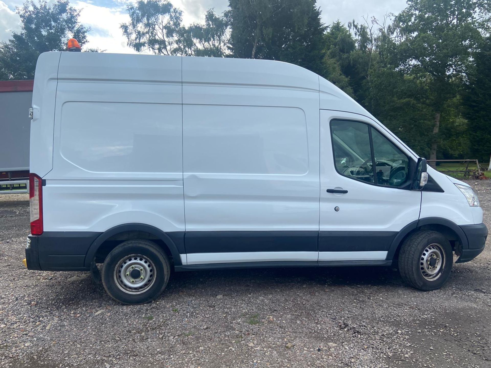 2015/15 REG FORD TRANSIT 350 2.2 DIESEL WHITE PANEL VAN, SHOWING 0 FORMER KEEPERS *PLUS VAT* - Image 7 of 12