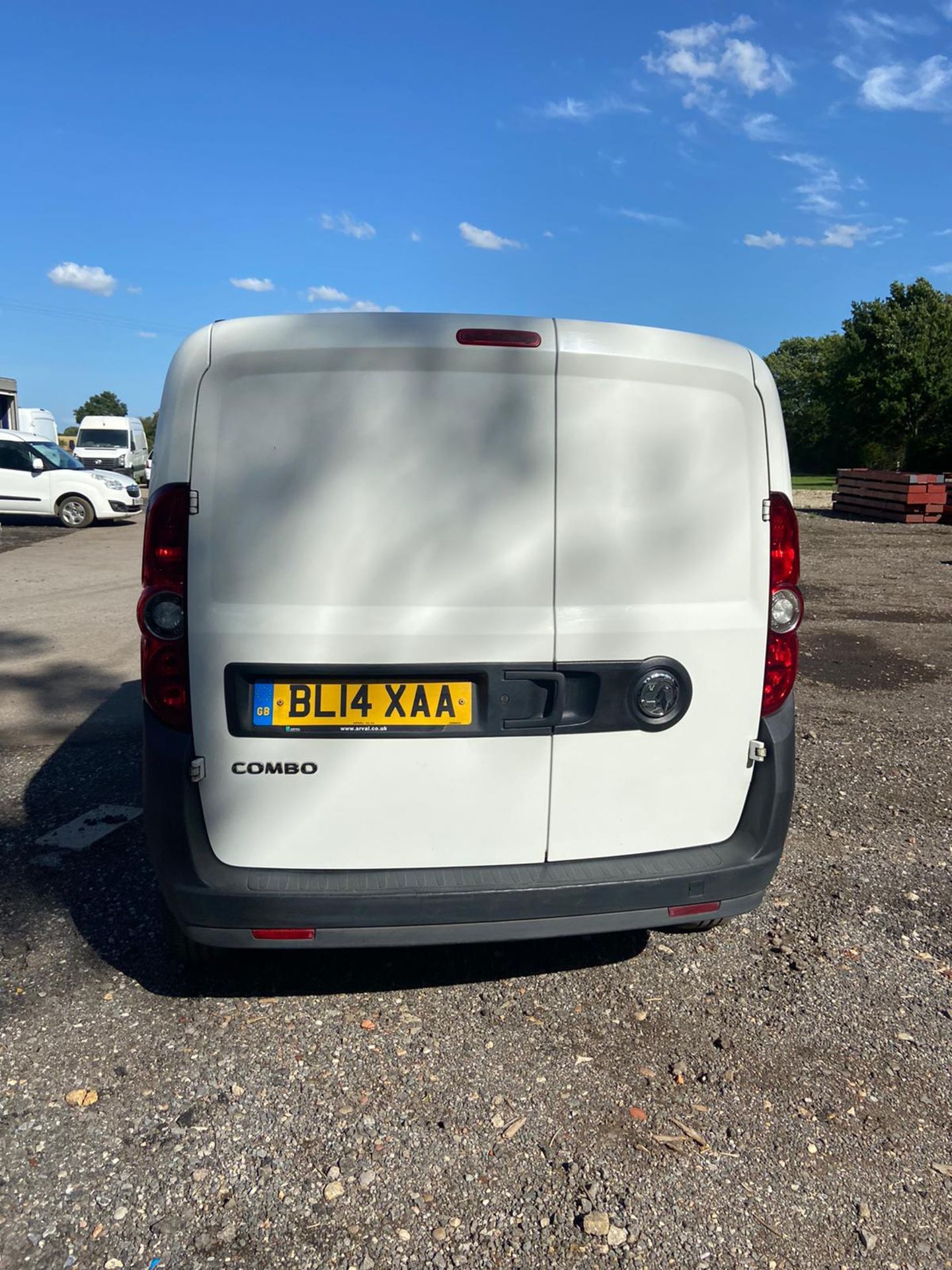 2014/14 REG VAUXHALL COMBO 2000 L1H1 CDTI 1.25 DIESEL WHITE PANEL VAN, SHOWING 0 FORMER KEEPERS - Image 5 of 9