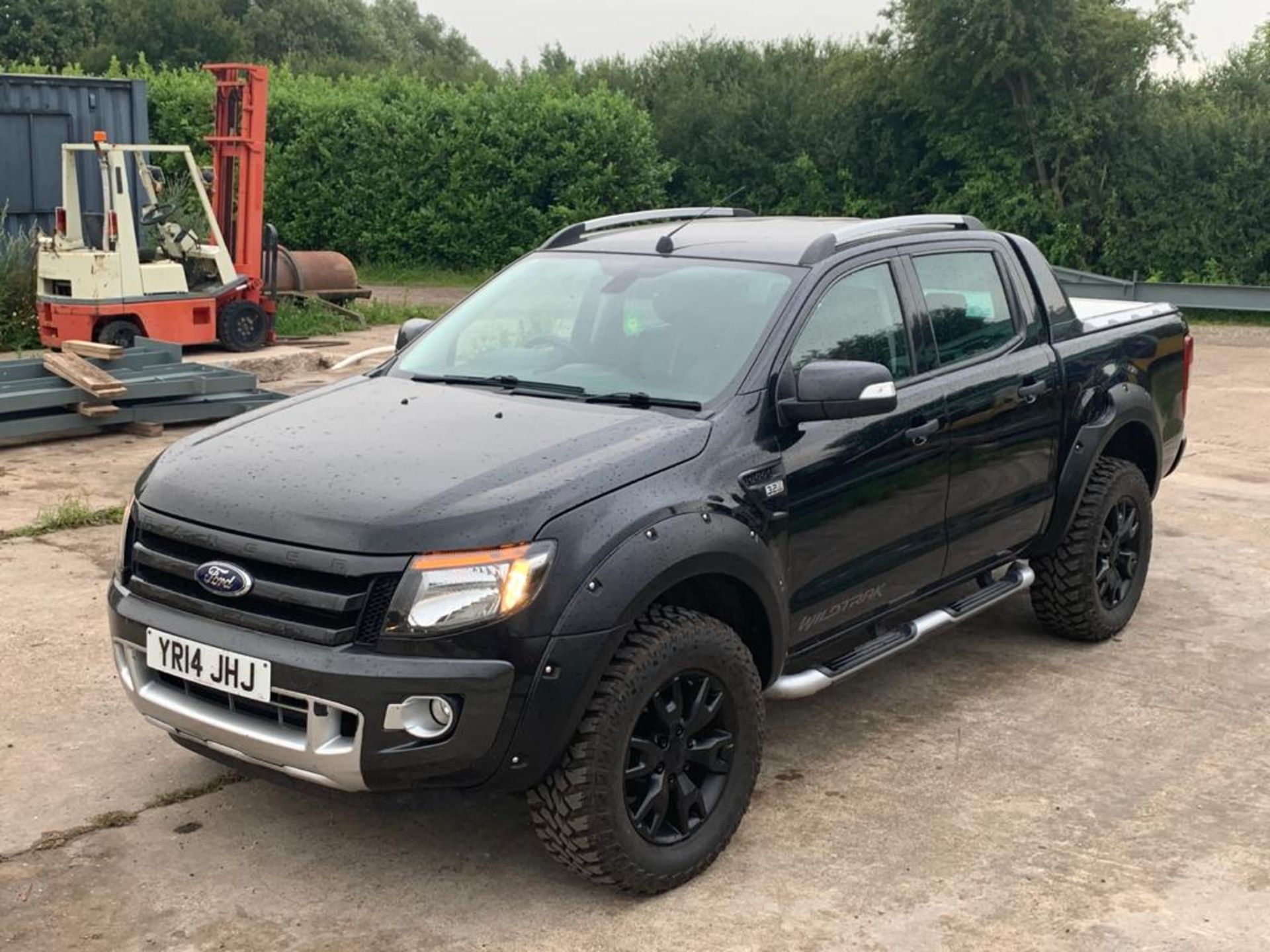 2014/14 REG FORD RANGER WILDTRAK 4X4 D/C TDCI 3.2L AUTOMATIC BLACK PICK-UP, SHOWING 2 FORMER KEEPERS - Image 2 of 9