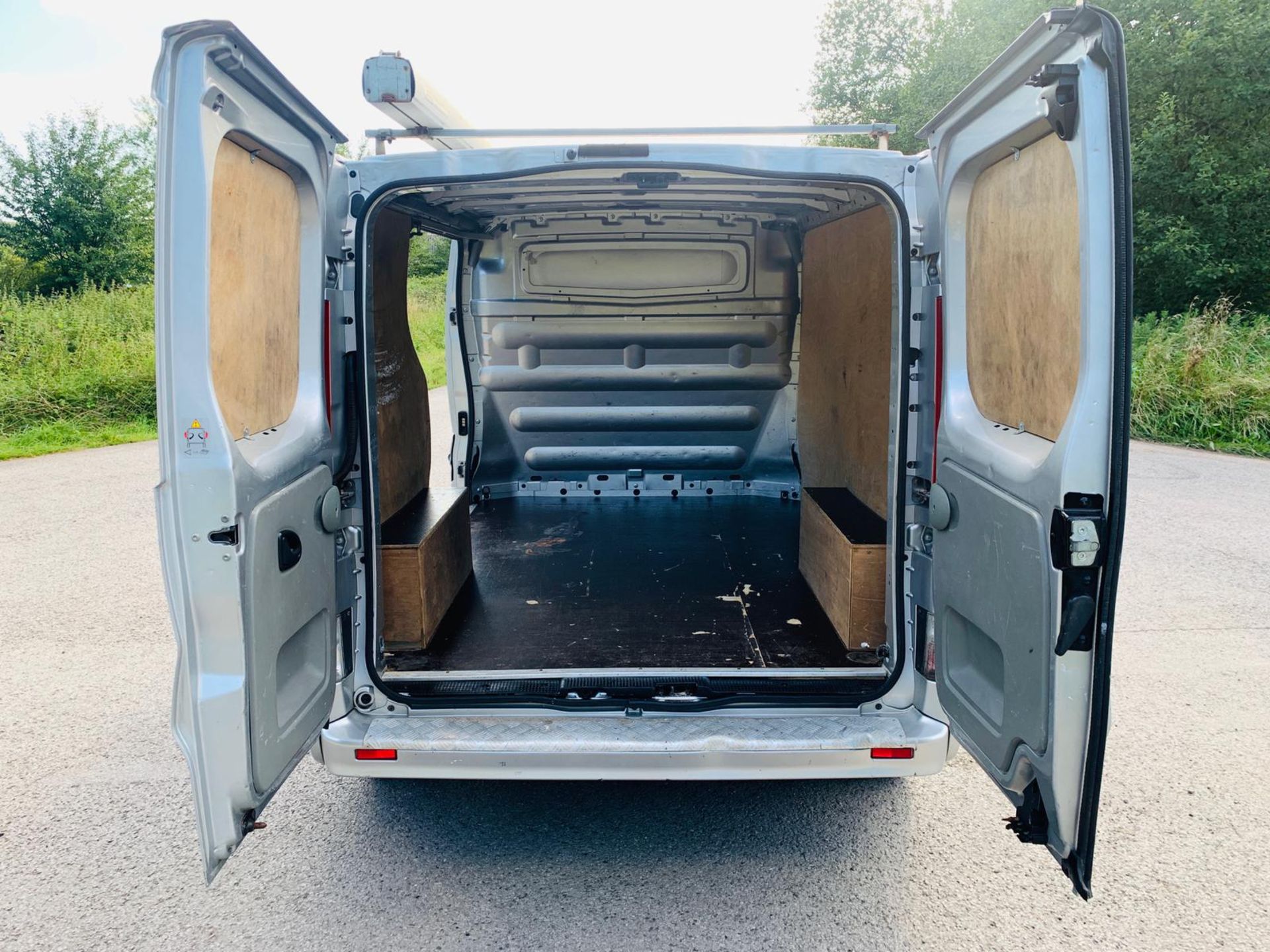 2012/62 REG RENAULT TRAFIC SL27 SPORT DCI 2.0 DIESEL SILVER PANEL VAN, SHOWING 2 FORMER KEEPERS - Image 5 of 15