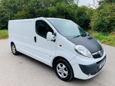 2011/11 REG VAUXHALL VIVARO 2900 CDTI 113 LWB 2.0 DIESEL WHITE PANEL VAN, SHOWING 2 FORMER KEEPERS