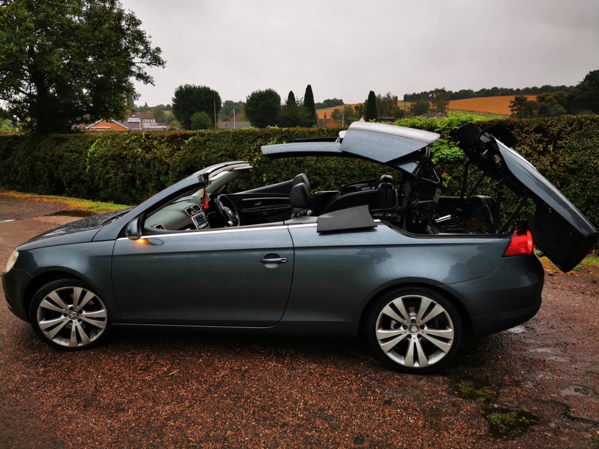 2008/57 REG VOLKSWAGEN EOS SPORT TDI 2.0 DIESEL GREY CONVERTIBLE, SHOWING 4 FORMER KEEPERS *NO VAT* - Image 6 of 18