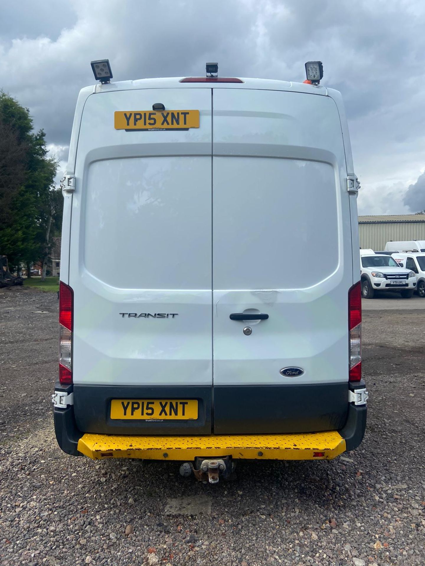 2015/15 REG FORD TRANSIT 350 2.2 DIESEL WHITE PANEL VAN, SHOWING 0 FORMER KEEPERS *PLUS VAT* - Image 6 of 12