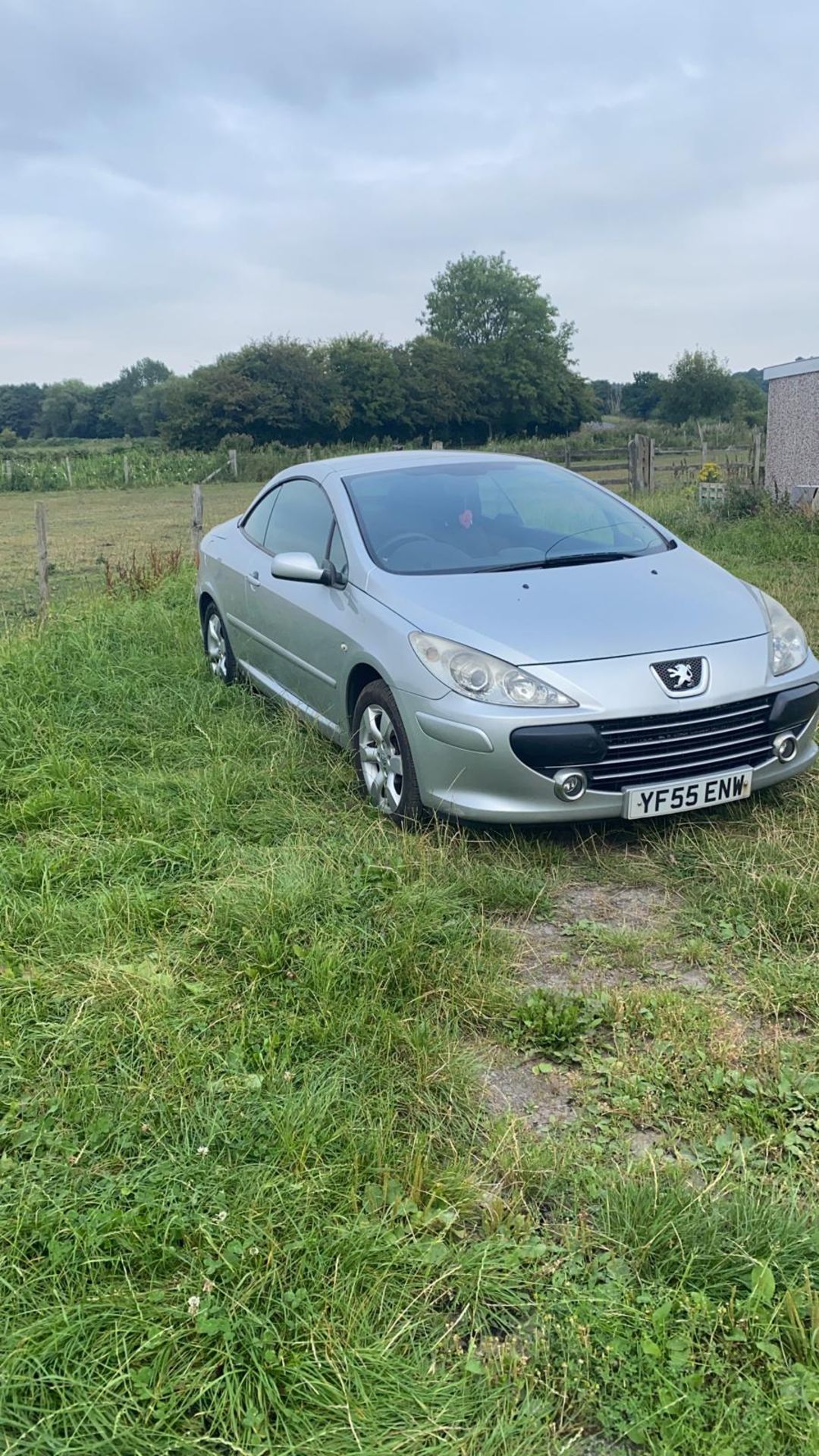 2005/55 REG PEUGEOT 307 CC S 2.0 PETROL CABRIOLET SILVER, SHOWING 4 FORMER KEEPERS *NO VAT* - Image 2 of 11