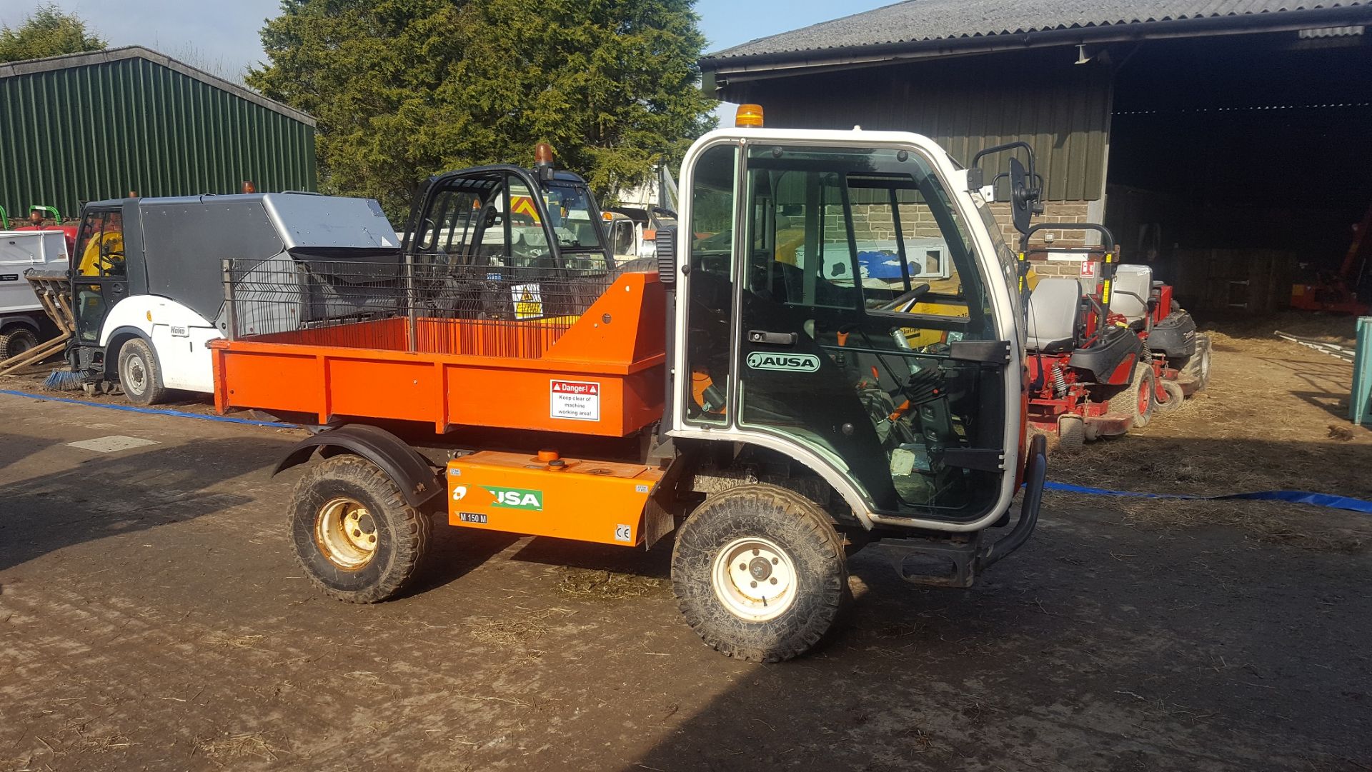 2012 AUSA M 150 M WHITE / ORANGE DIESEL TIPPER 1.4 TONNE, SHOWING 0 FORMER KEEPERS *PLUS VAT* - Image 5 of 13