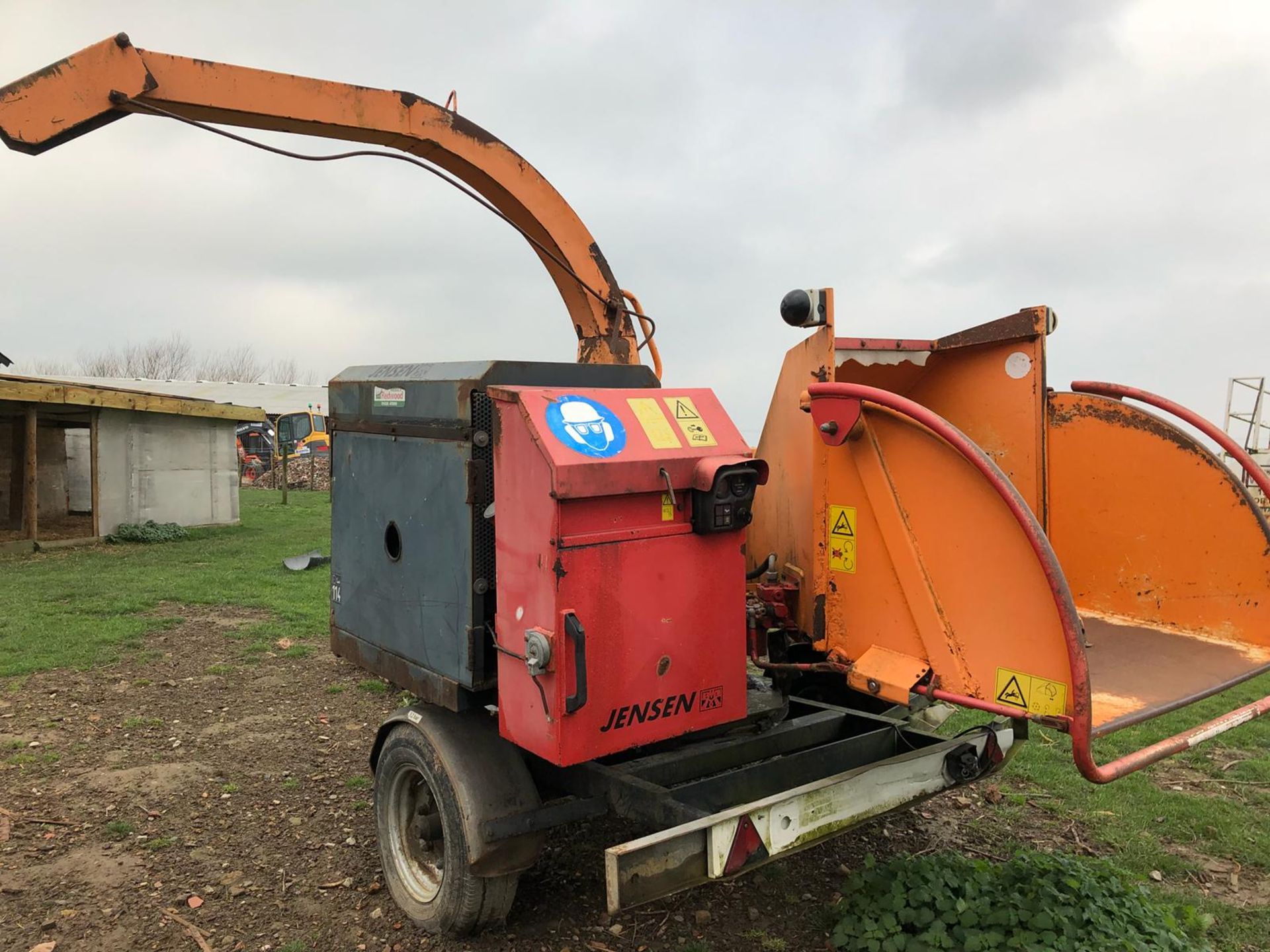 DS - QUALITY 2004 JENSEN DIESEL TURNTABLE CHIPPER, QUALITY TRAILER - Image 3 of 8