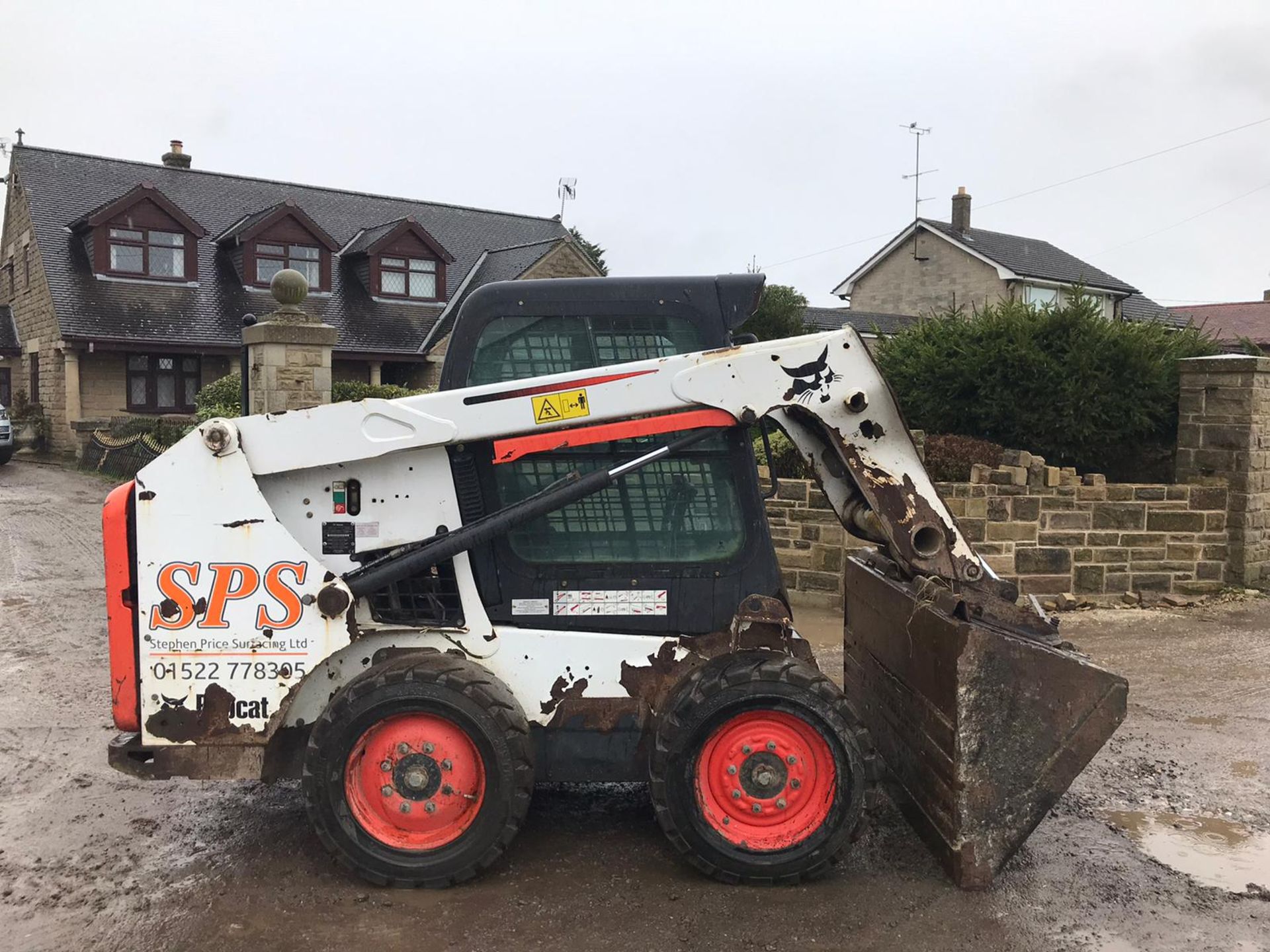BOBCAT S550 SKID STEER LOADER, SHOWING 2261 HOURS, YEAR 2014, RUNS, DRIVES AND LIFTS *PLUS VAT*