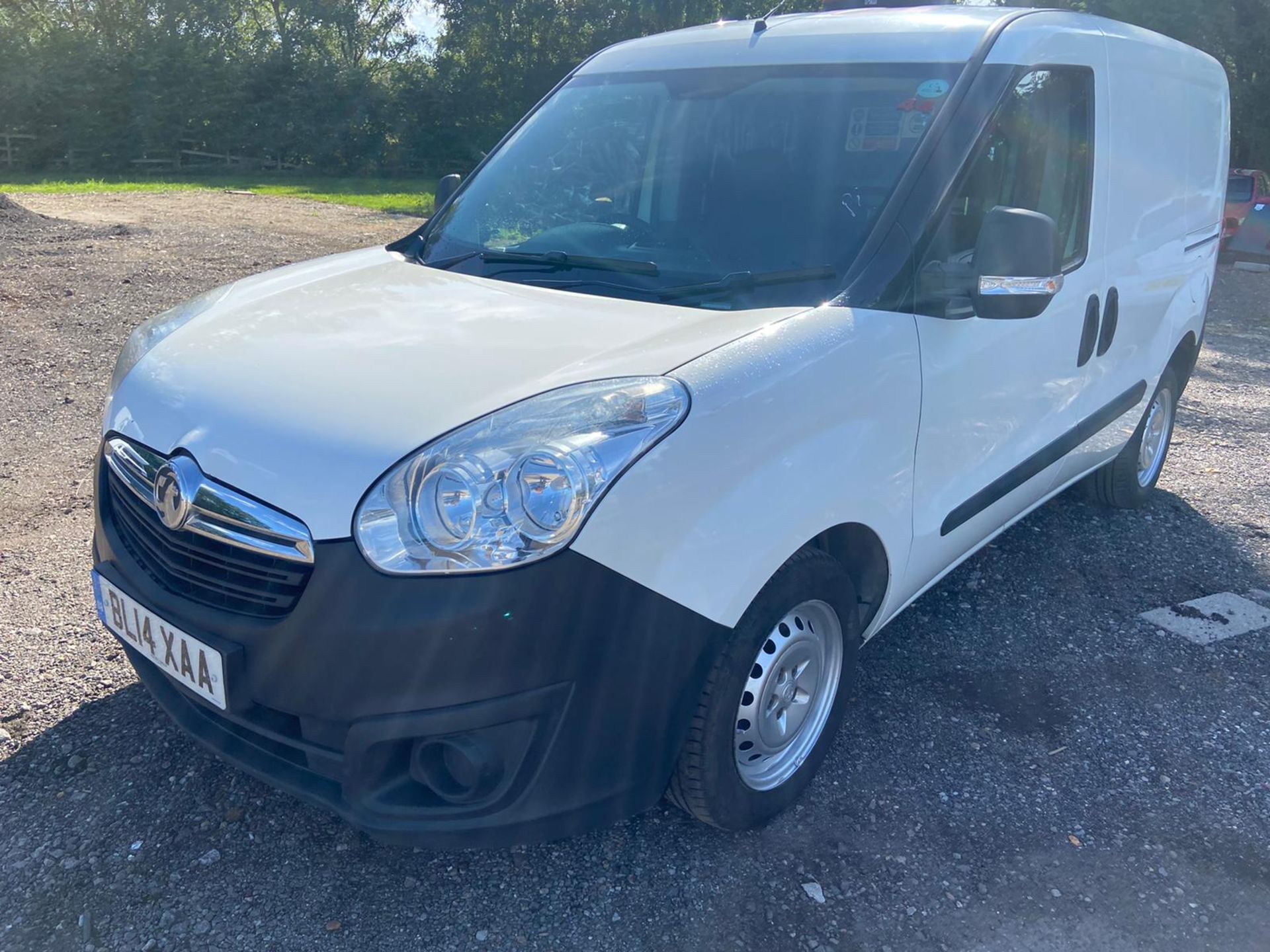 2014/14 REG VAUXHALL COMBO 2000 L1H1 CDTI 1.25 DIESEL WHITE PANEL VAN, SHOWING 0 FORMER KEEPERS - Image 2 of 9