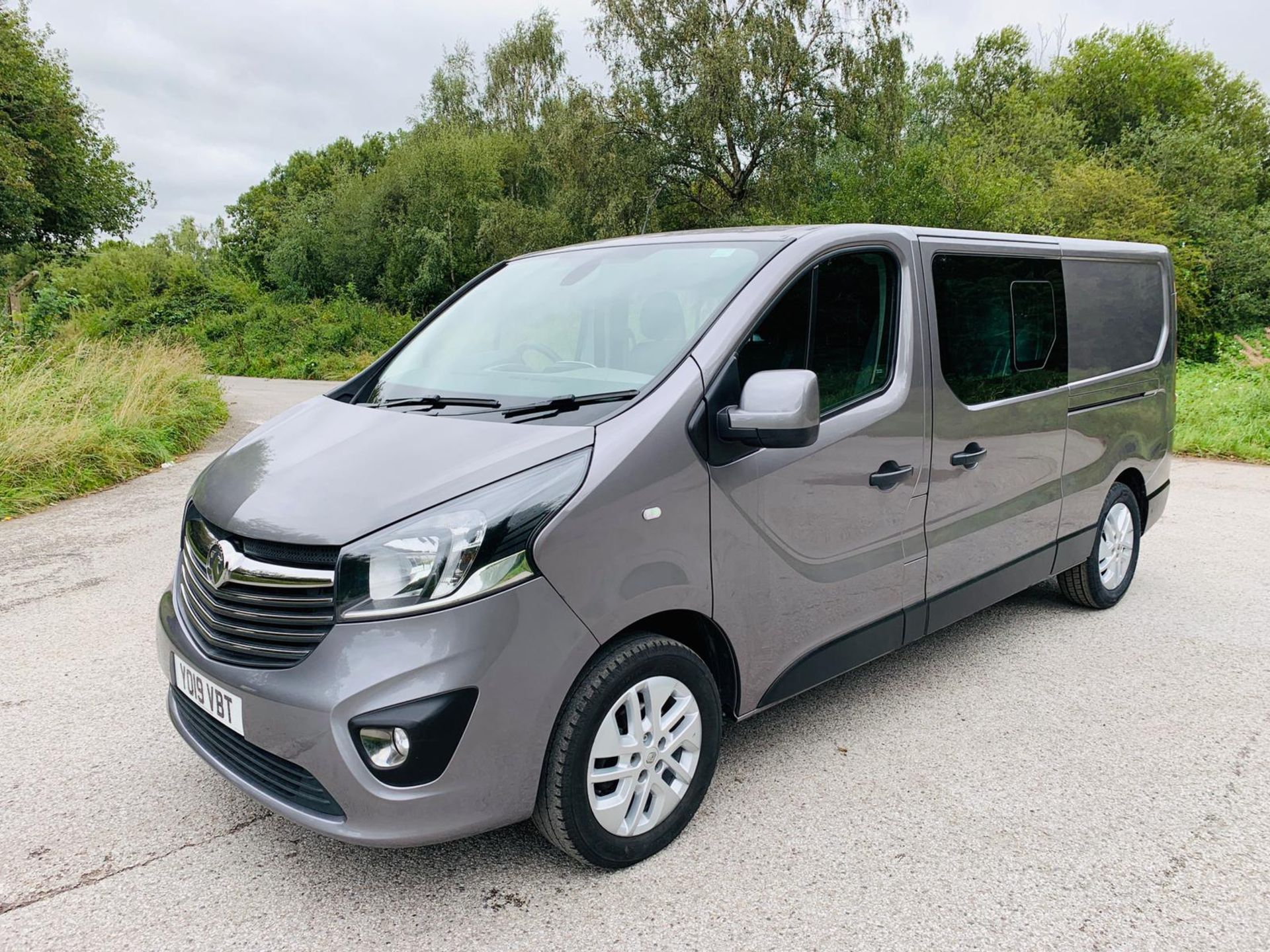 2019/19 REG RENAULT TRAFIC LL29 SPORT NAV ENERGY 1.6 DIESEL GREY CREW VAN, SHOWING 0 FORMER KEEPERS - Image 3 of 24